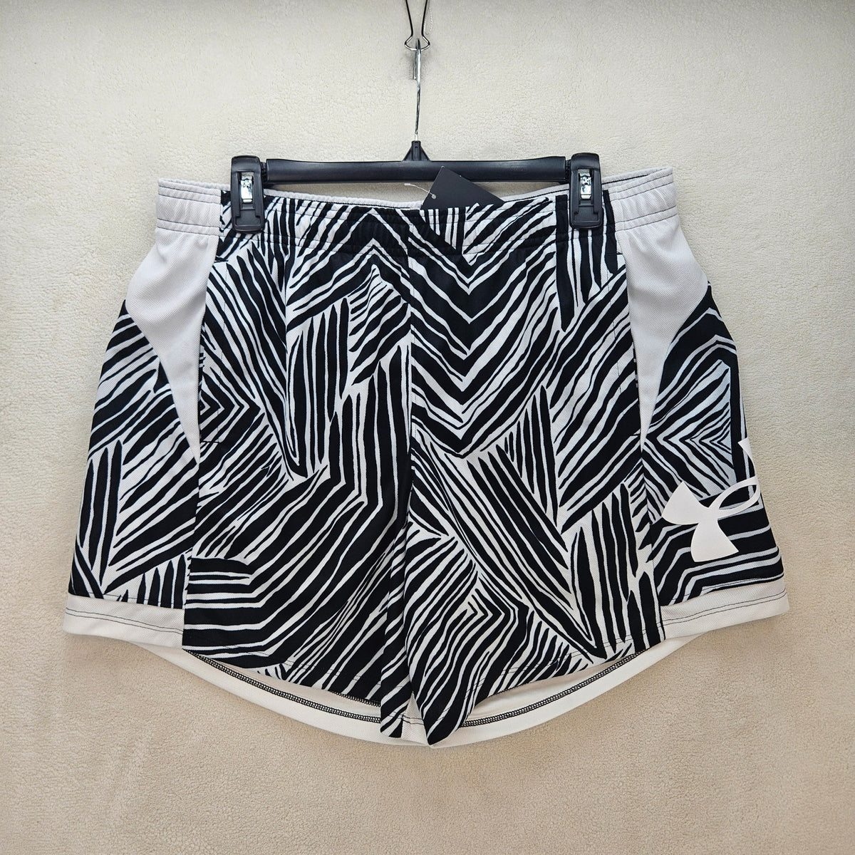 UNDER ARMOUR WOMEN'S LARGE BASELINE 6" BASKETBALL SHORTS BLACK WHITE ZEBRA NWT