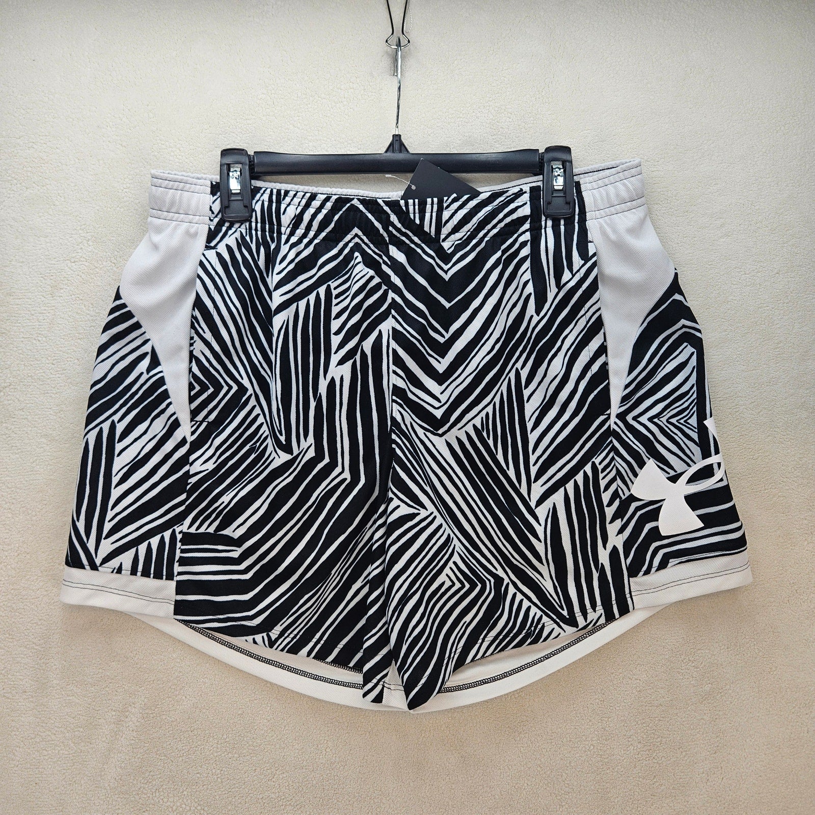 UNDER ARMOUR WOMEN'S LARGE BASELINE 6" BASKETBALL SHORTS BLACK WHITE ZEBRA NWT