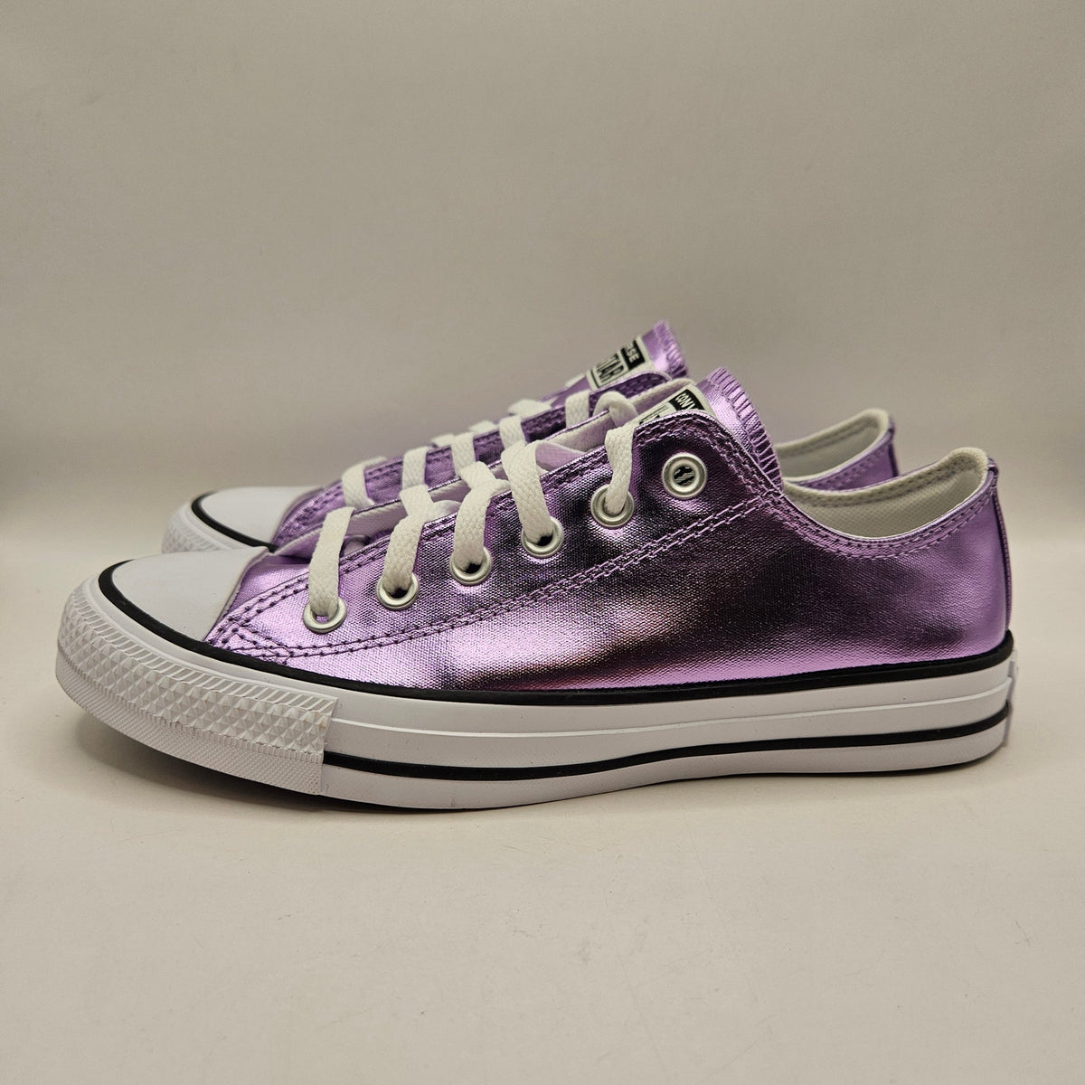 CONVERSE WOMEN'S 7 CHUCK TAYLOR ALL STAR METALLIC PURPLE LACE UP LOW A14876C