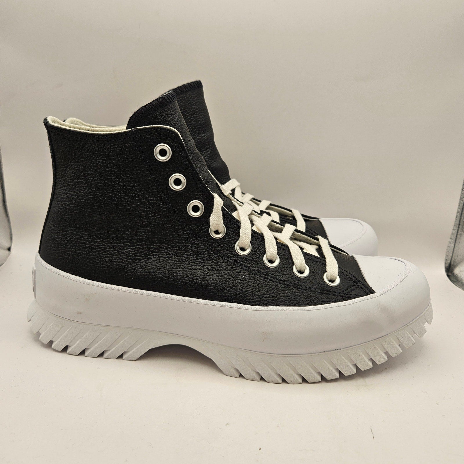 CONVERSE MEN'S 8.5 CHUCK TAYLOR ALLSTAR LUGGED 2.0 GENUINE LEATHER HI A03704C