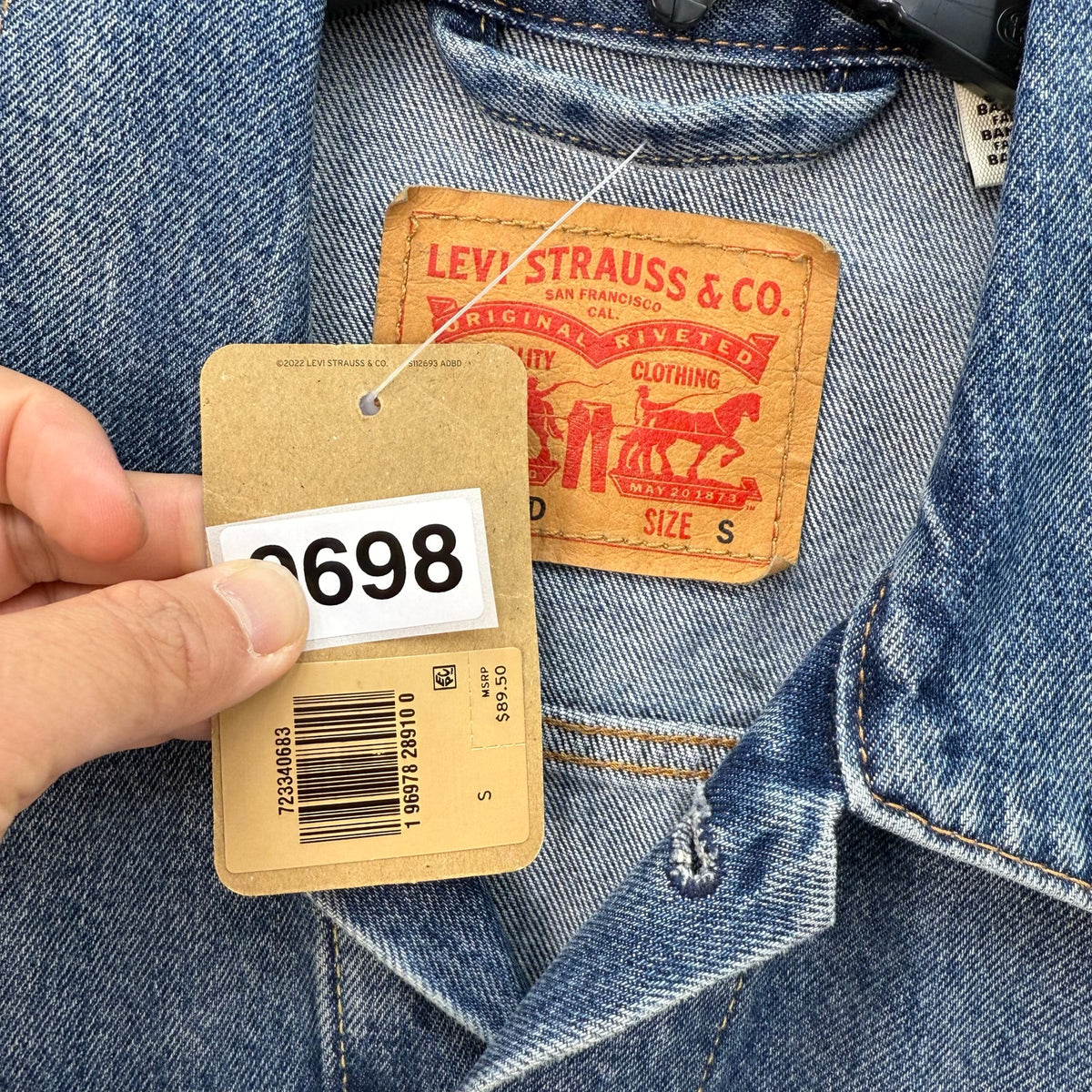 LEVI'S MEN'S MEDIUM WASH SIZE SMALL TRUCKER JACKET 723340683