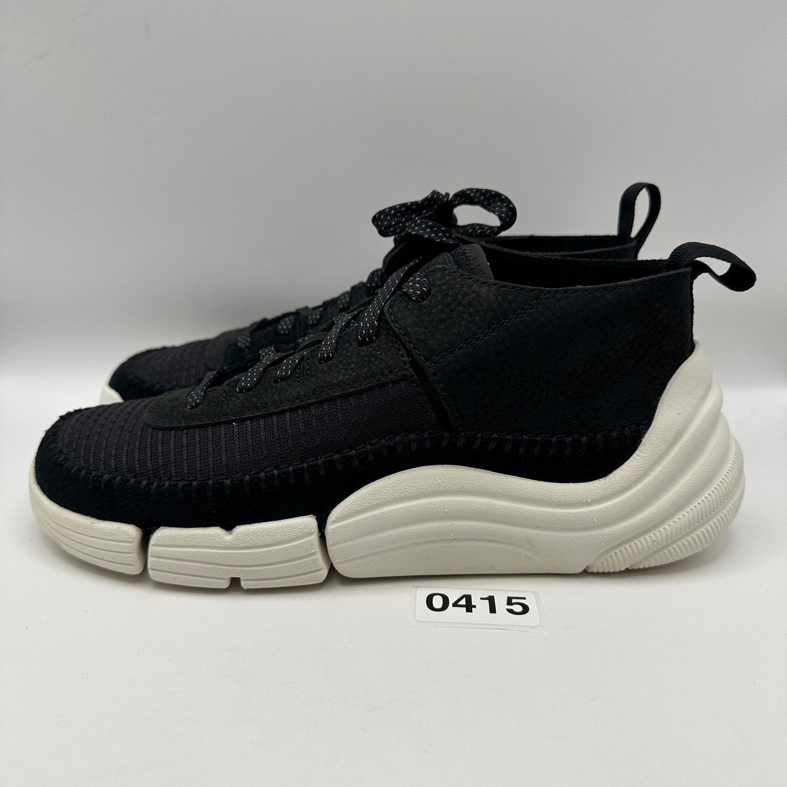 CLARKS Women's 8.5 Trigenic REV2 Black/White Original Classic