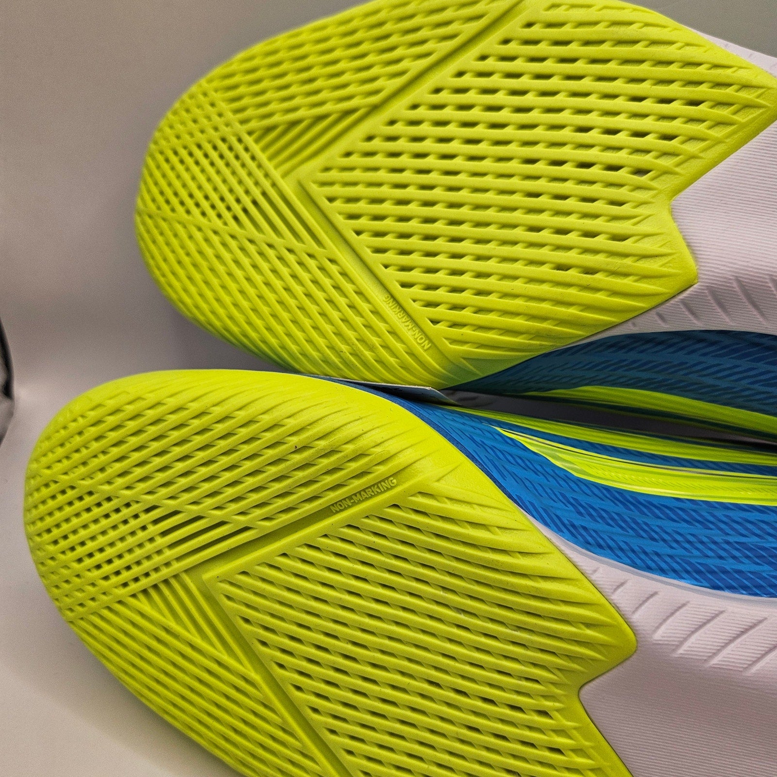 ADIDAS MEN'S 11.5 F50 LEAGUE INDOOR SOCCER SHOES BLUE NEON YELLOW NWOB JR8973