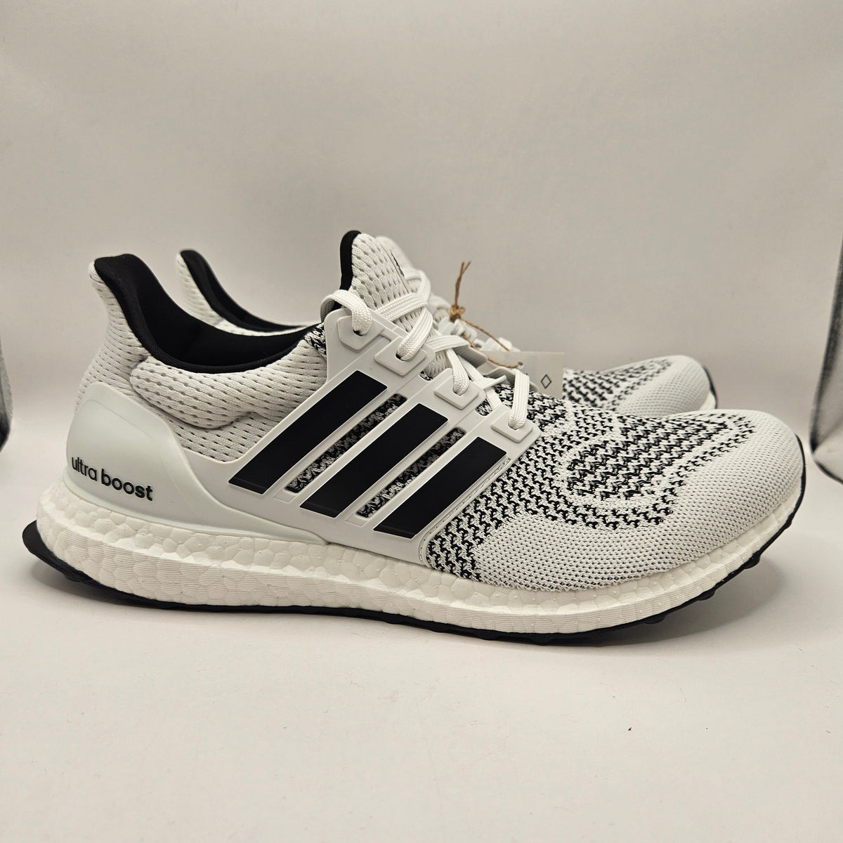 ADIDAS MEN'S 9.5 ULTRABOOST 1.0 WHITE BLACK RUNNING SHOES JR1987