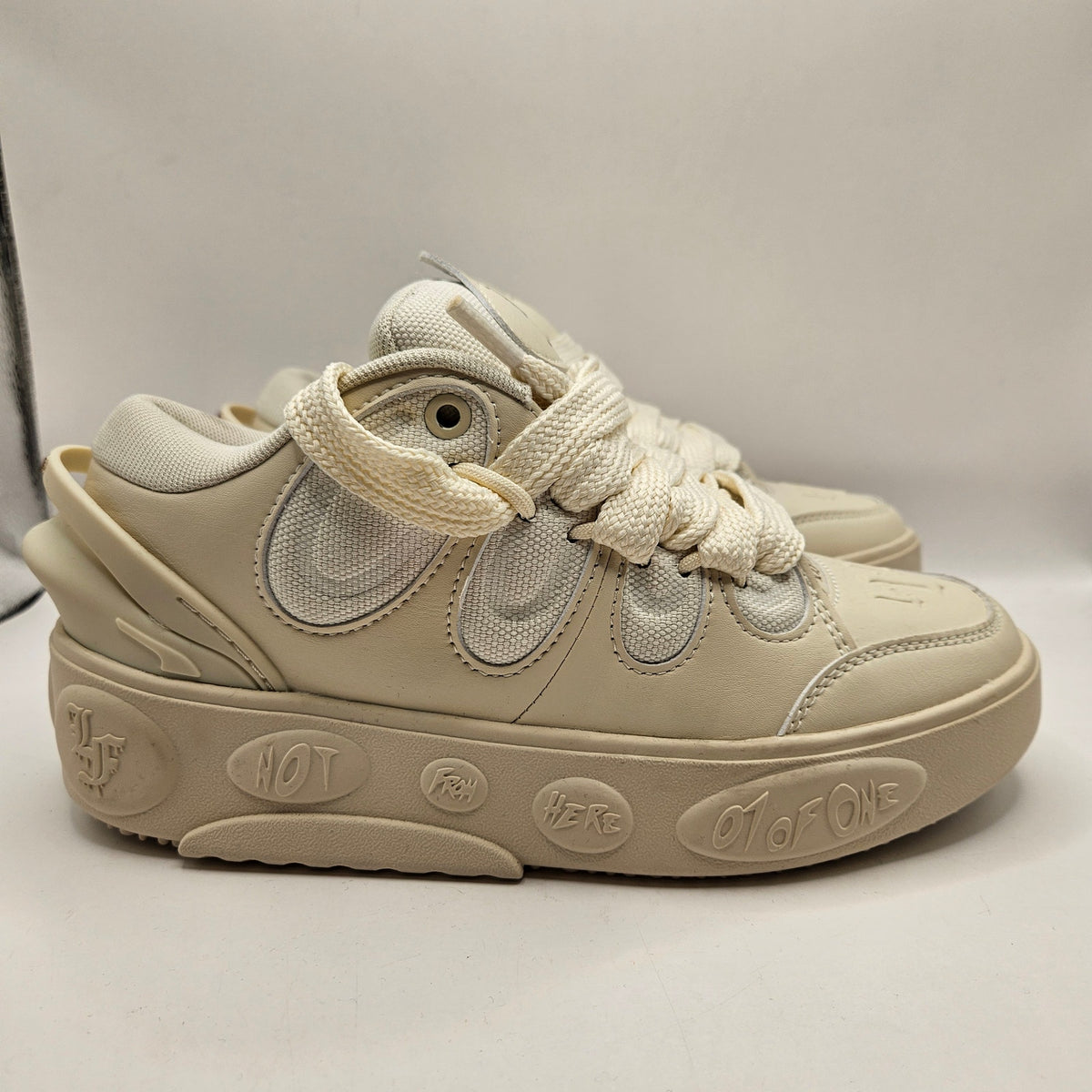 PUMA MEN'S 6 LAMELO BALL LAFRANCE LOW TOP LACE-UP SNEAKERS WHITE/CREAM NWOB