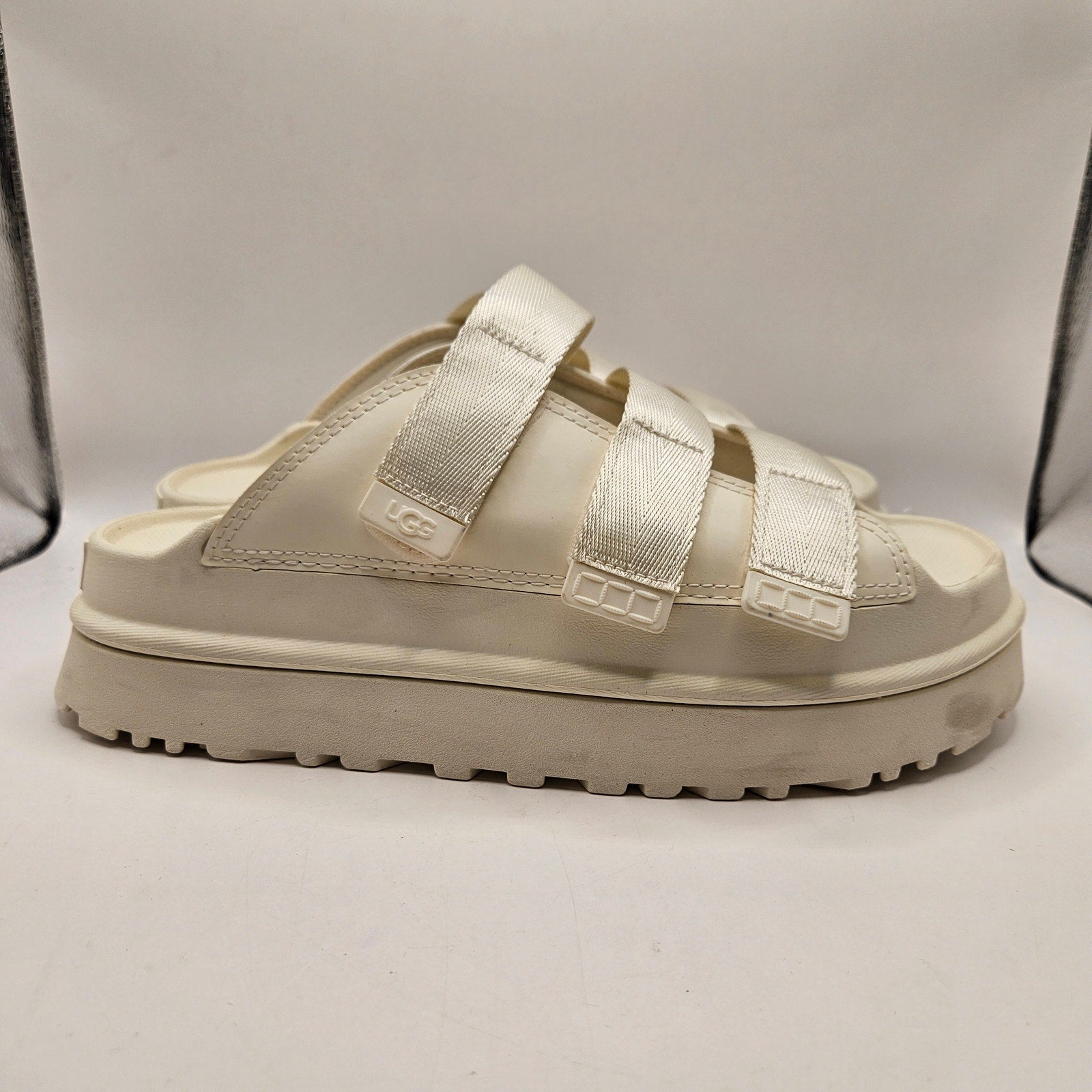 UGG WOMEN'S 11 GOLDENGLOW PLATFORM SLIDES SANDALS IN SAND NWOB 1167430