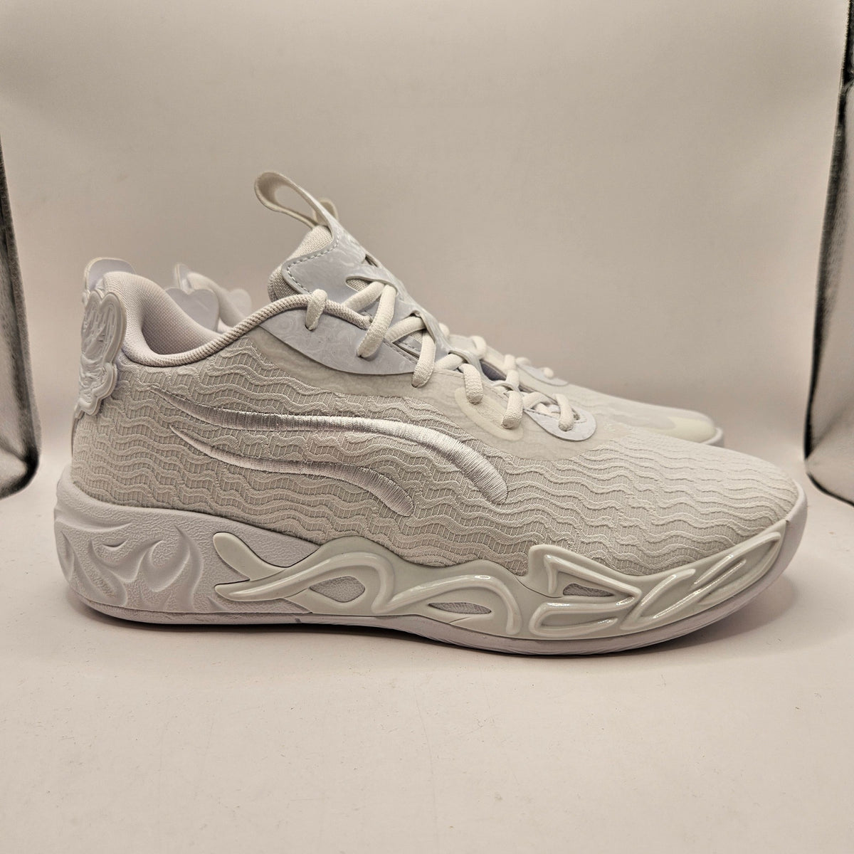 PUMA MEN'S 9.5 LAMELO BALL MB.04 LO ICE WHITE BASKETBALL SHOES 311319-01