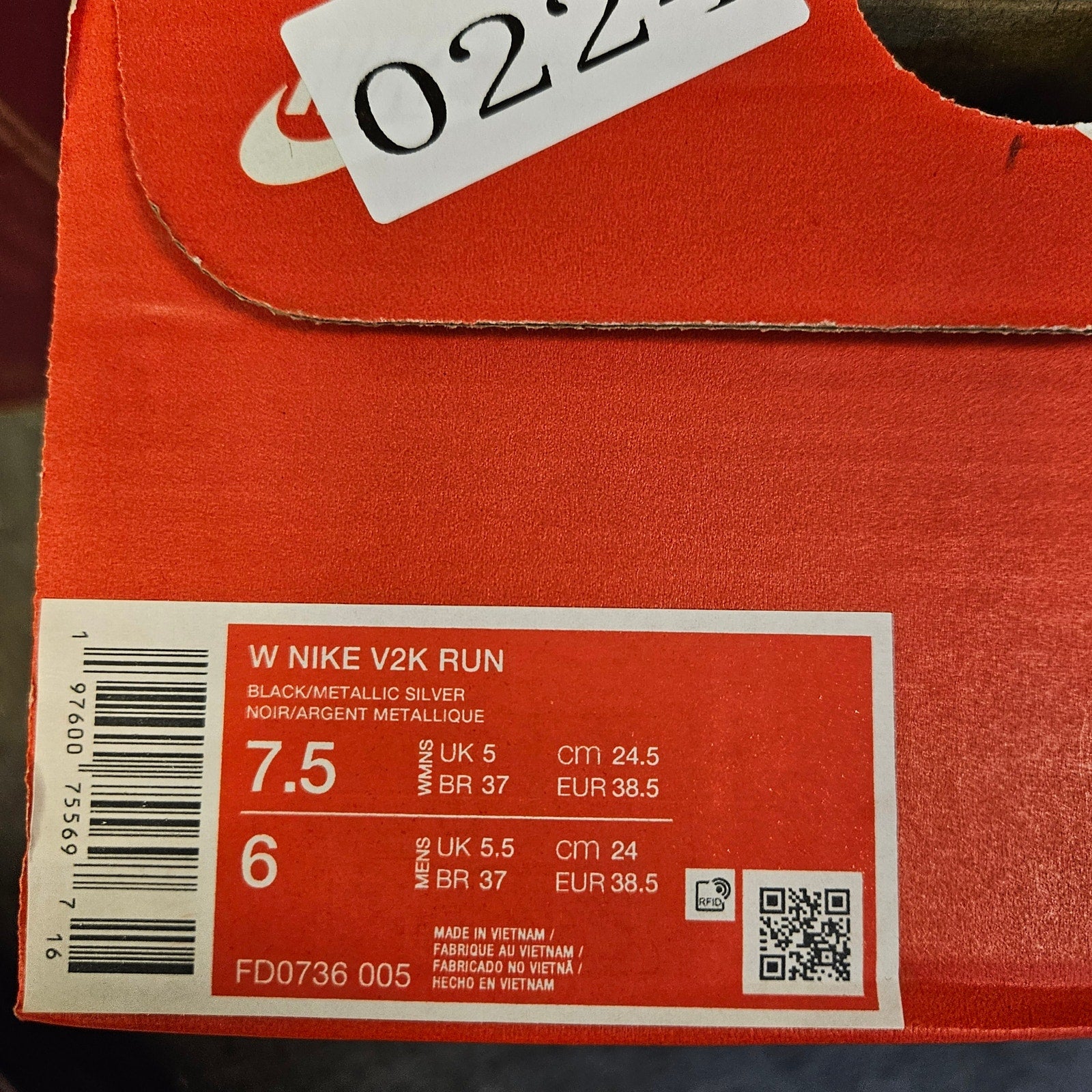 NIKE WOMEN'S 7.5 V2K BLACK METALLIC SILVER RUNNING SHOES FD0736-005 NIB