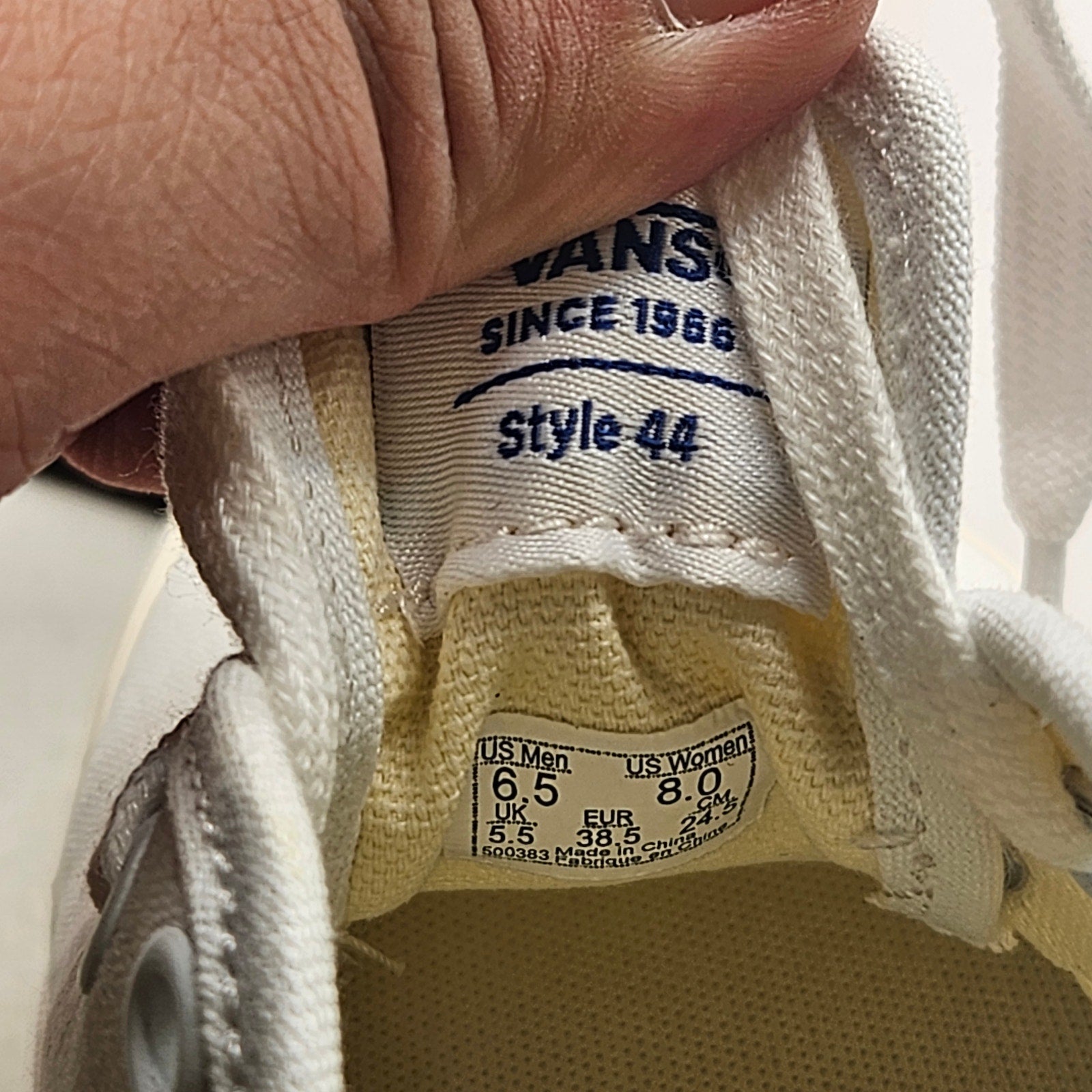 VANS WOMEN'S 8 AUTHENTIC VIBRAM SOLE TRUE WHITE LOW TOP NWOB