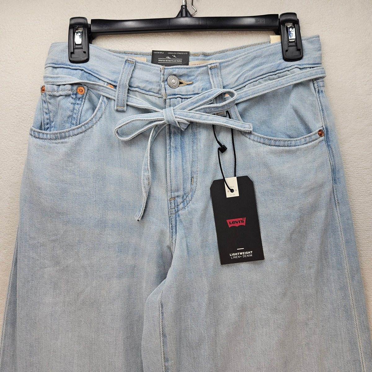 LEVI'S WOMEN'S 24X31 PREMIUM LINEN XL STRAIGHT LIGHT WASH JEANS A87010008