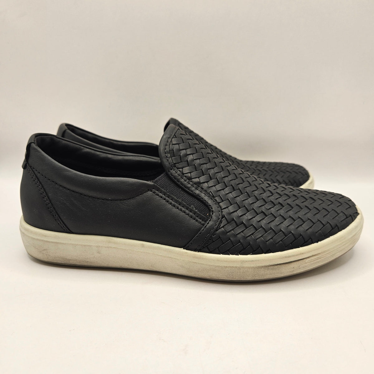 ECCO WOMEN'S EURO 37 SOFT 7 WOVEN FRONT SLIP ON BLACK LIGHTWEIGHT SNEAKER