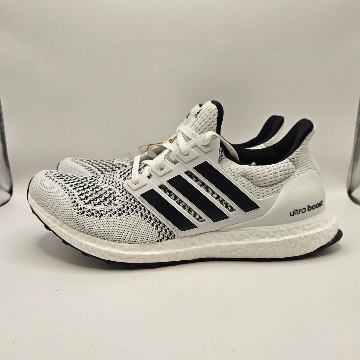 ADIDAS MEN'S 9.5 ULTRABOOST 1.0 WHITE BLACK RUNNING SHOES JR1987