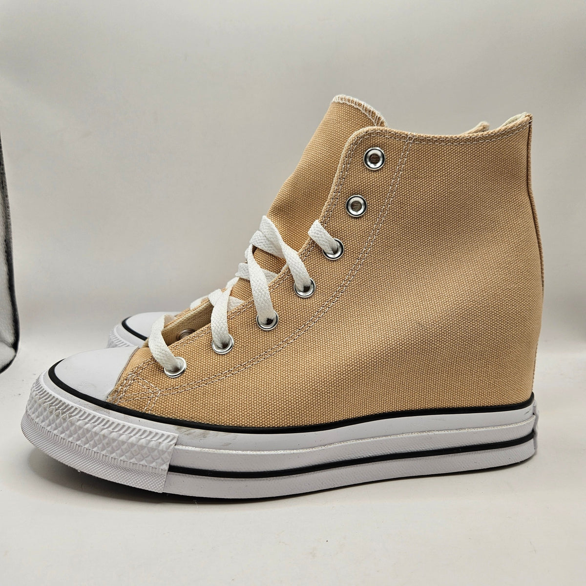 CONVERSE WOMEN'S 9.5 CHUCK TAYLOR ALL STAR WEDGE HI COASTAL DUNE A12531C NWOB