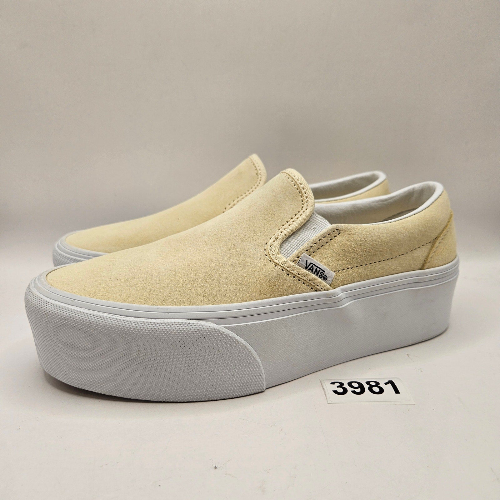 VANS WOMEN'S 6.5 SLIP ON PLATFORM PALE YELLOW SUEDE LO TOP SNEAKER NWOB