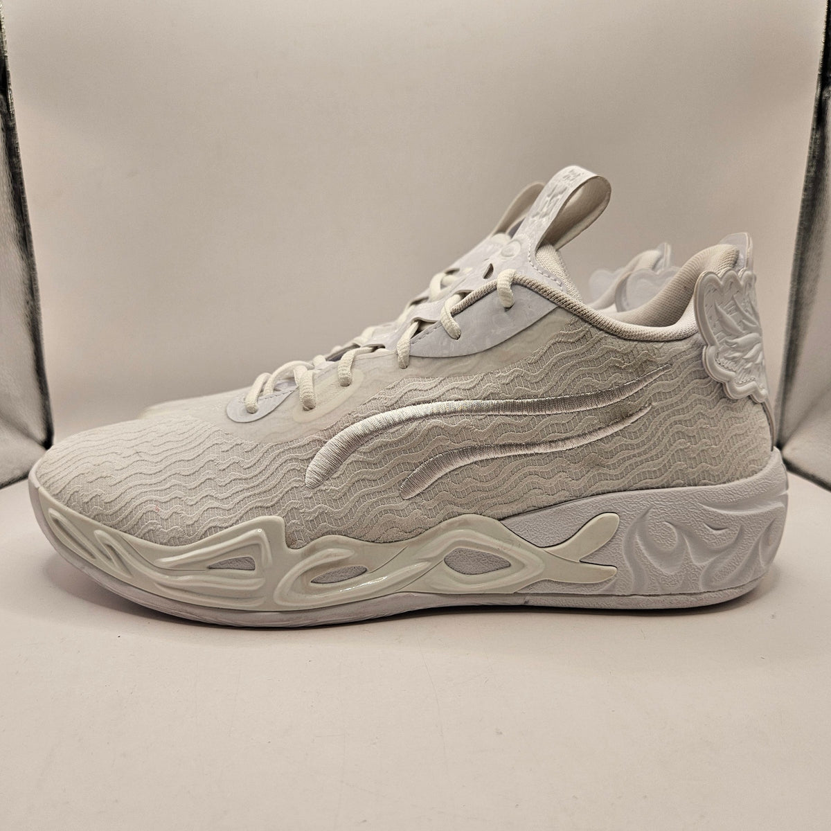 PUMA MEN'S 11.5 MB.04 BASKETBALL SHOES LAMELO BALL WHITE RARE 311319-01
