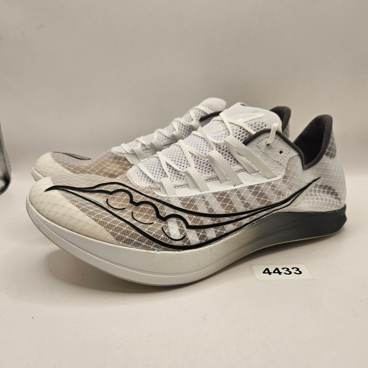 SAUCONY MEN'S 8.5 TERMINAL VT TRACK & FIELD SPIKE WHITE CARBON S29101-10