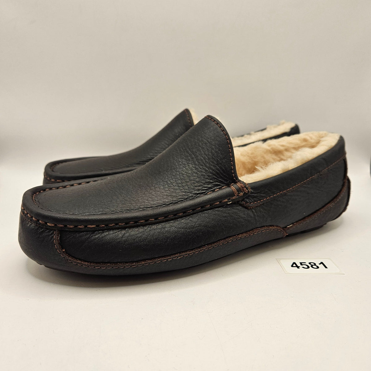 UGG MEN'S 8 ASCOT DARK SPICE BROWN LEATHER SLIPPERS LOAFER 5379