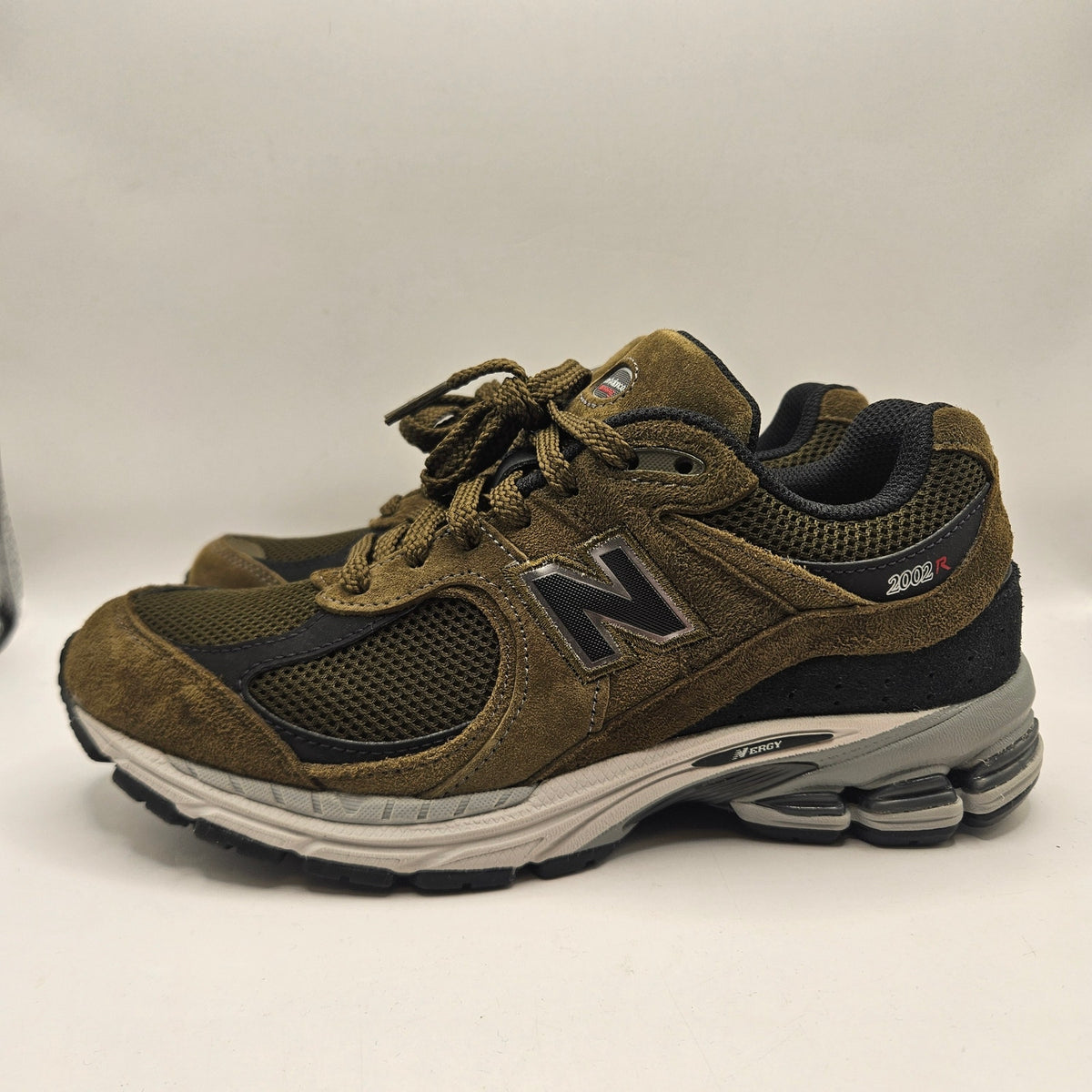NEW BALANCE WOMEN'S 7.5 U2002RR OLIVE GREEN BLACK LOW TOP SNEAKER NWOB