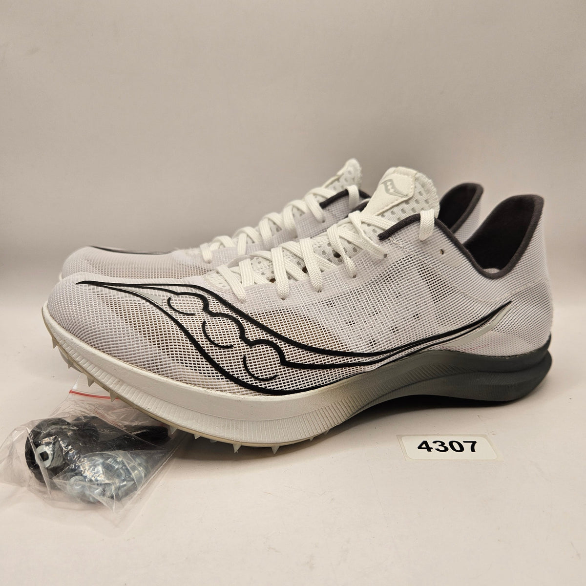 SAUCONY MEN'S 8.5 ENDORPHIN CHEETAH RUNNING TRACK N FIELDS SPIKES WHITE