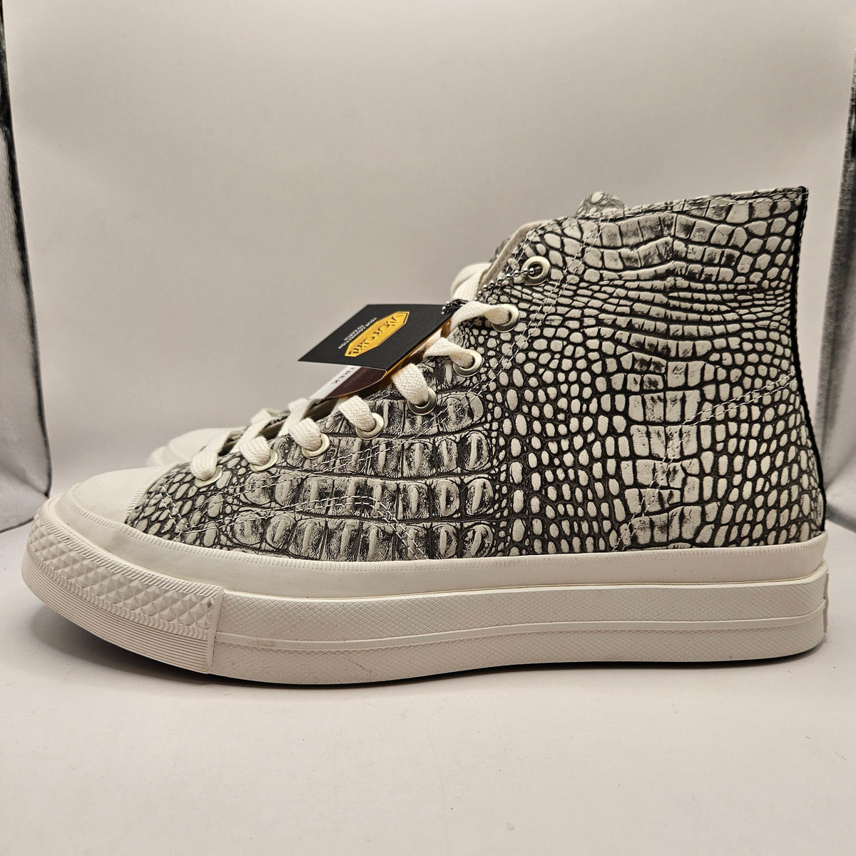 CONVERSE MEN'S 11 CHUCK TAYLOR FIRST STRING WHITE SNOW ALLIGATOR TEXTURE A18413C