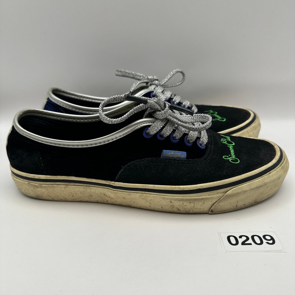 VANS Women's 8 Sinners Club Authentic Skateboard Sneaker