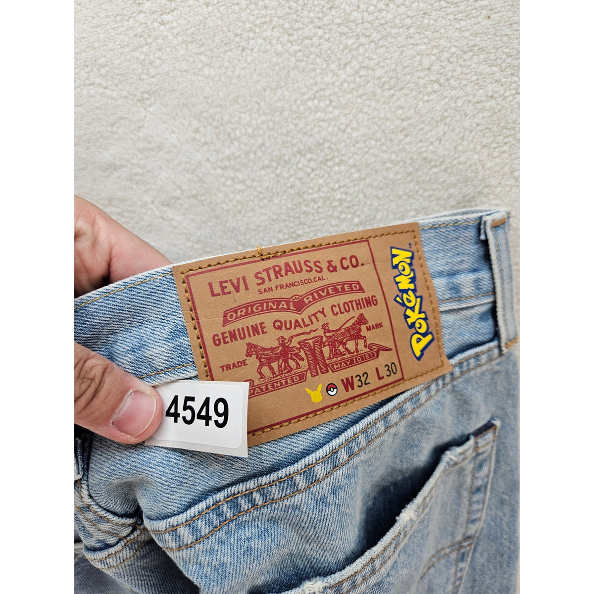 LEVI'S MEN'S 32X30 POKEMON 551Z AUTHENTIC STRAIGHT JEANS PIKACHU NO TAG