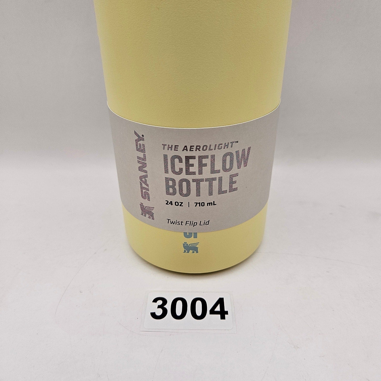 STANLEY THE ICEFLOW 24oz BOTTLE WITH TWIST FLIP LID POMELO