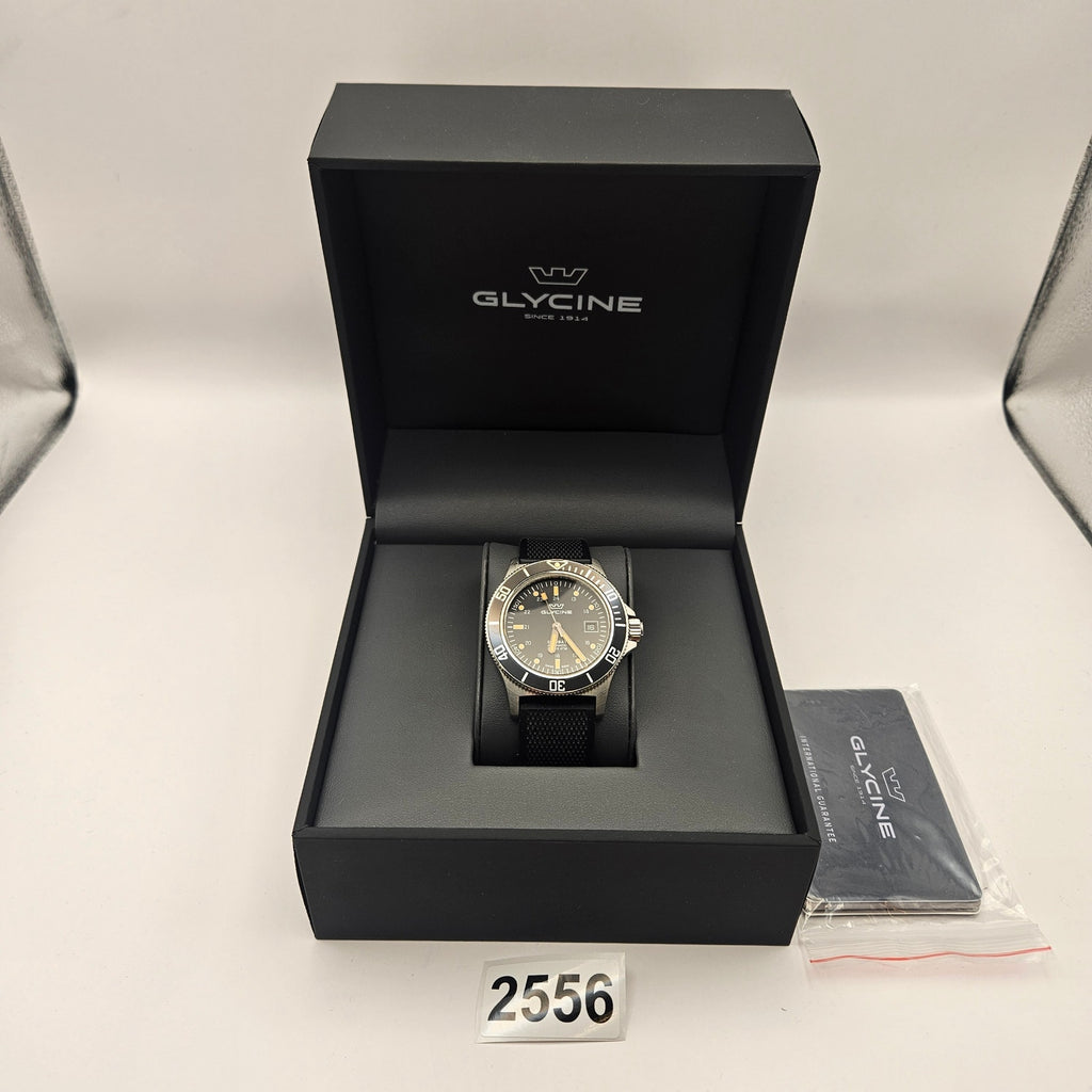 GLYCINE GL0083 COMBAT SUB 42MM SWISS AUTOMATIC WATCH WORN AFTERMARKET STRAP