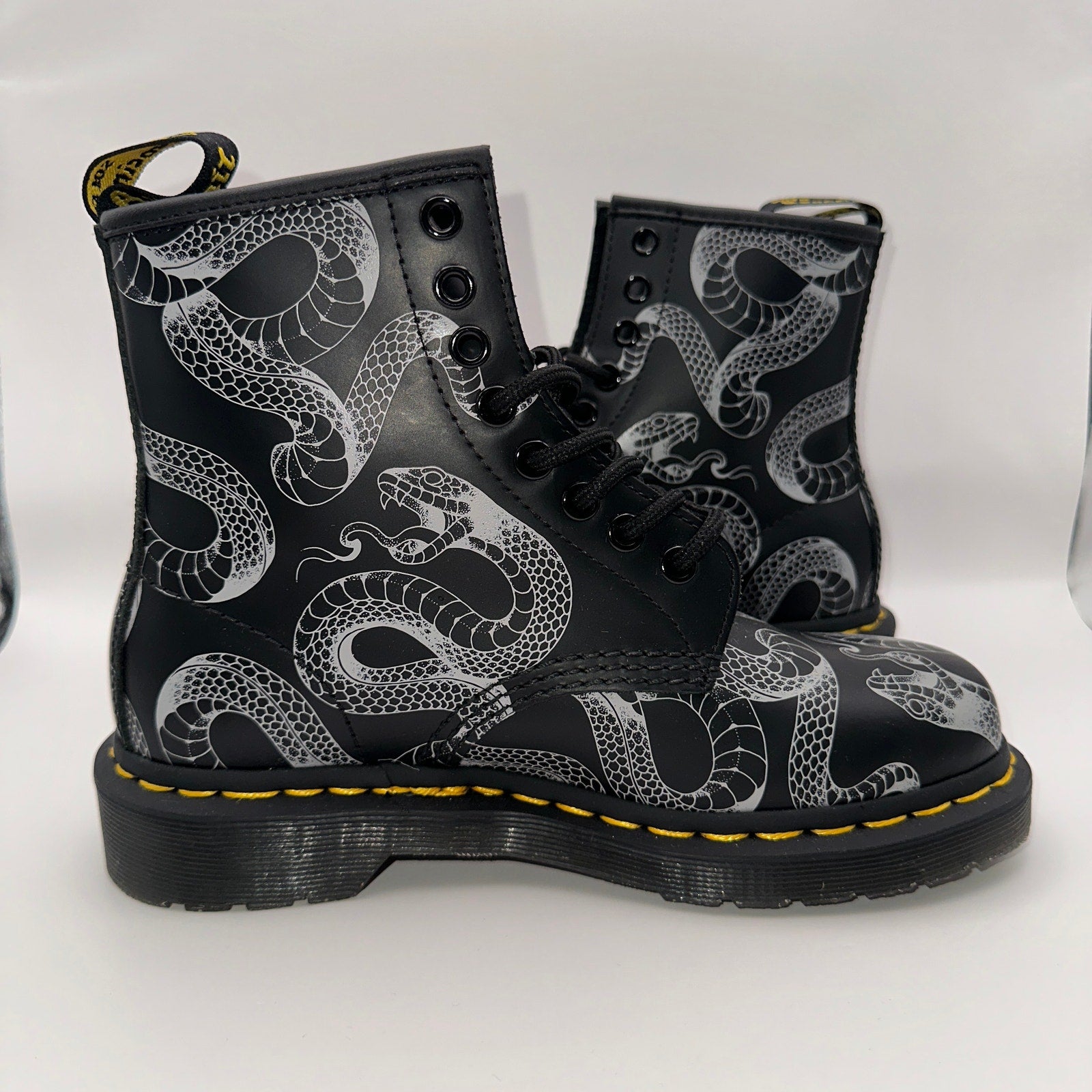 Dr. Martens 1460 Men' Size 4 Women's Size 5 Serpent Print Leather Lace Boots