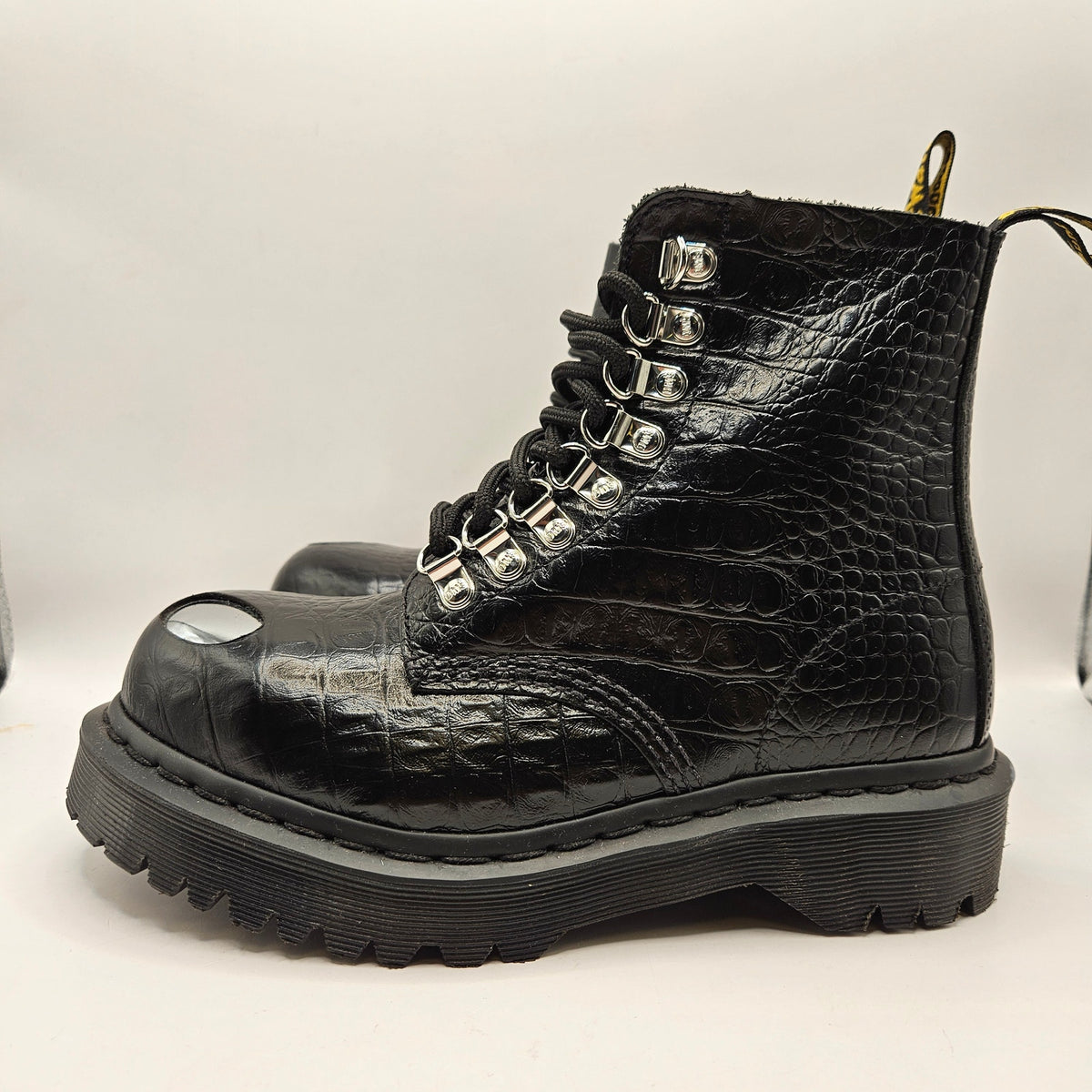 DR MARTENS WOMEN'S 5 CROCODILE TEXTURED 1460 PASCAL STEEL TOE BLACK BOOT