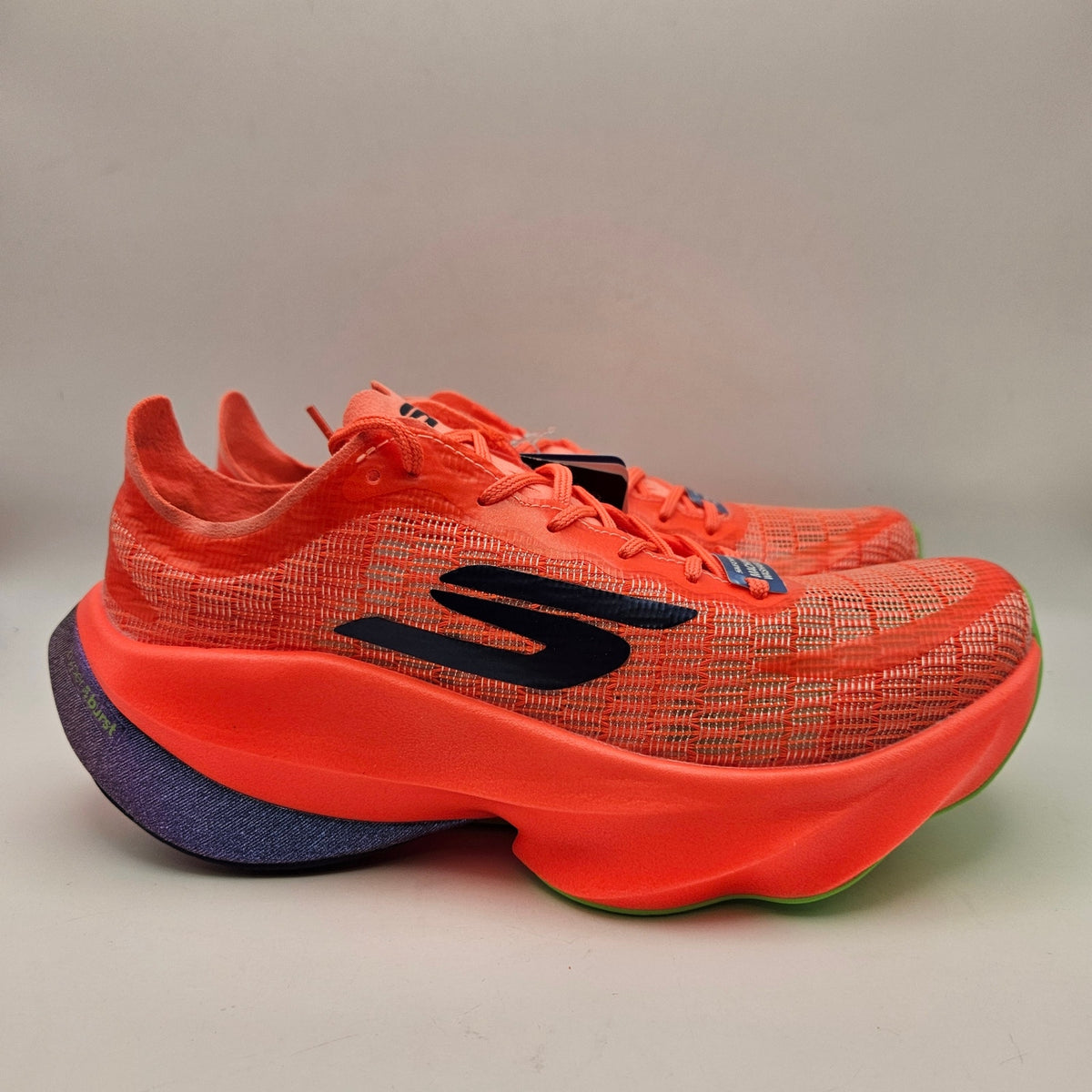 SKECHERS WOMEN'S 6 GORUN RAZER 5 HYPER BURST PRO FOAM CORAL GOODYEAR OUTSOLE