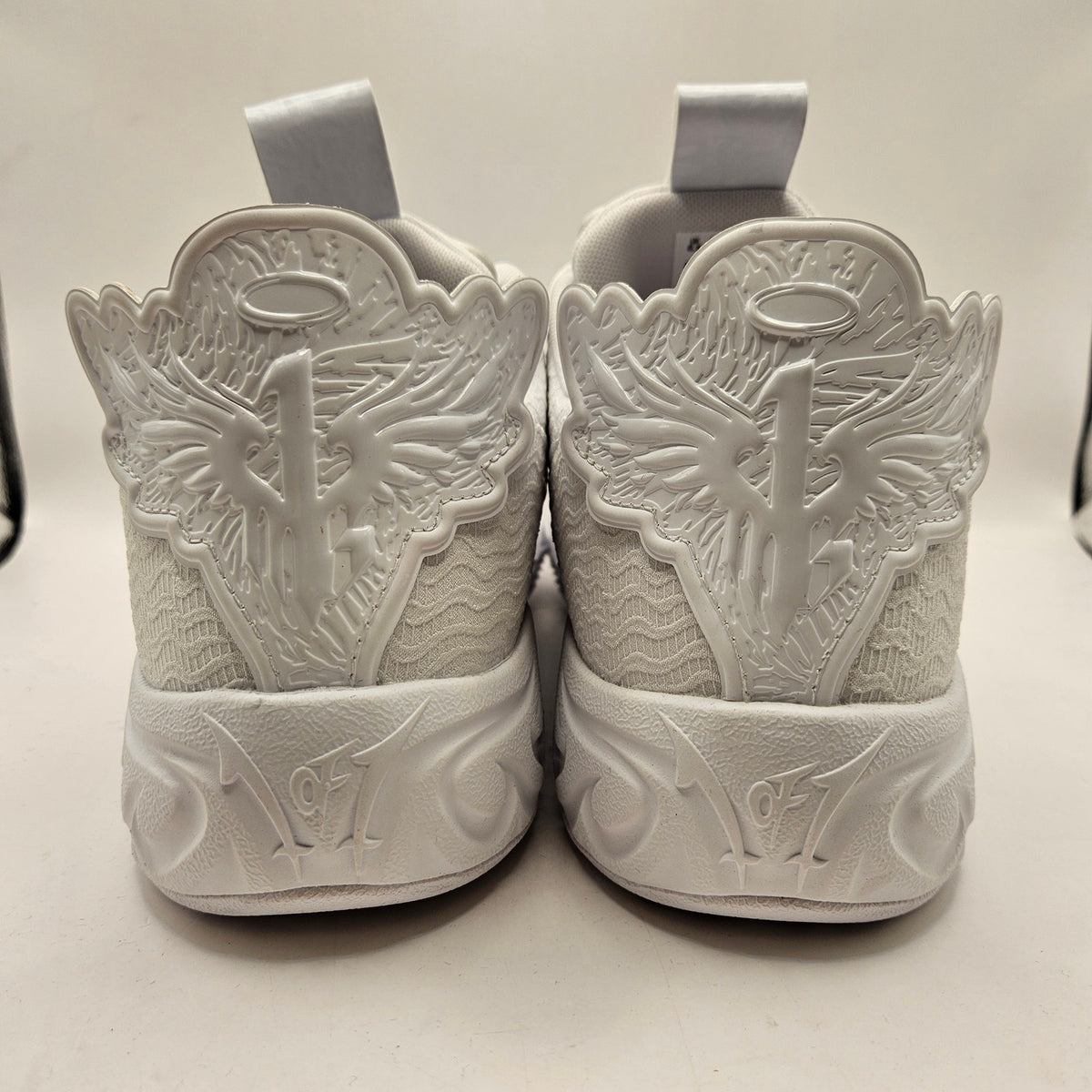 PUMA MEN'S 9.5 LAMELO BALL MB.04 LO ICE WHITE BASKETBALL SHOES 311319-01