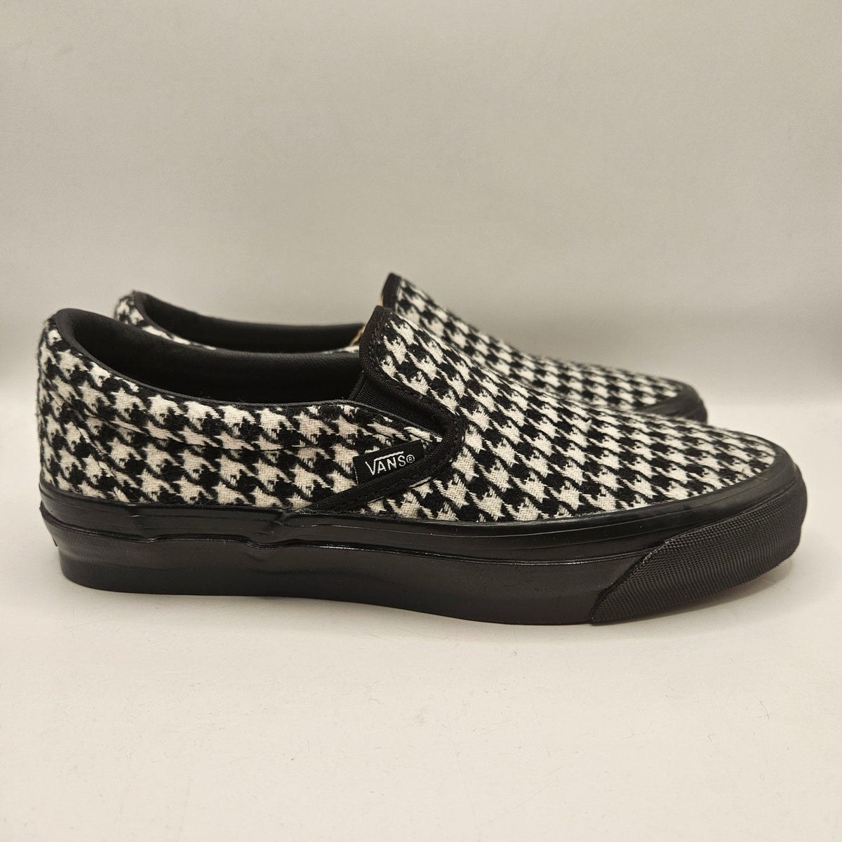 VANS WOMEN'S 8 SLIP ON BLACK WHITE HOUNDSTOOTH LOW TOP SNEAKERS NWOB