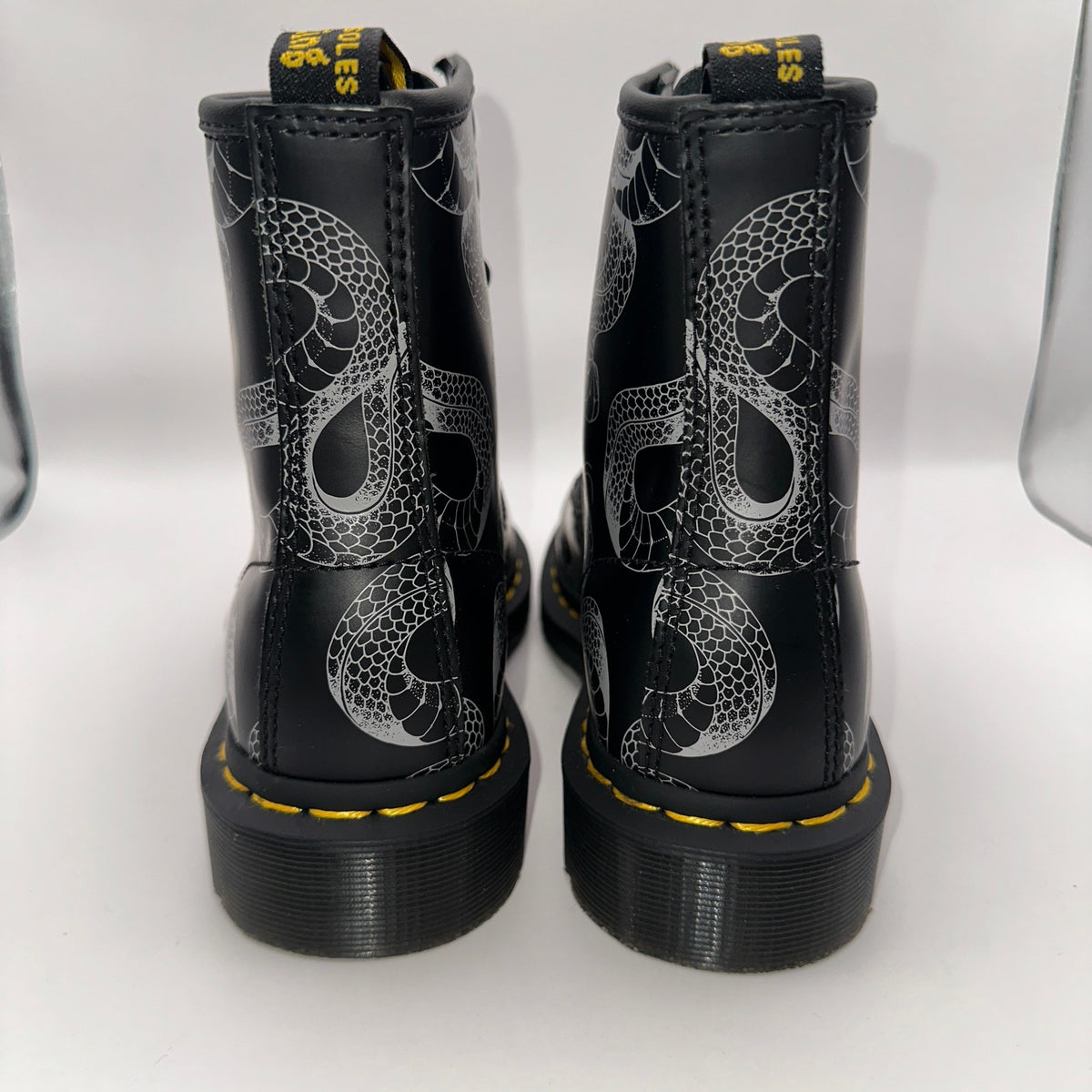 Dr. Martens 1460 Men' Size 4 Women's Size 5 Serpent Print Leather Lace Boots
