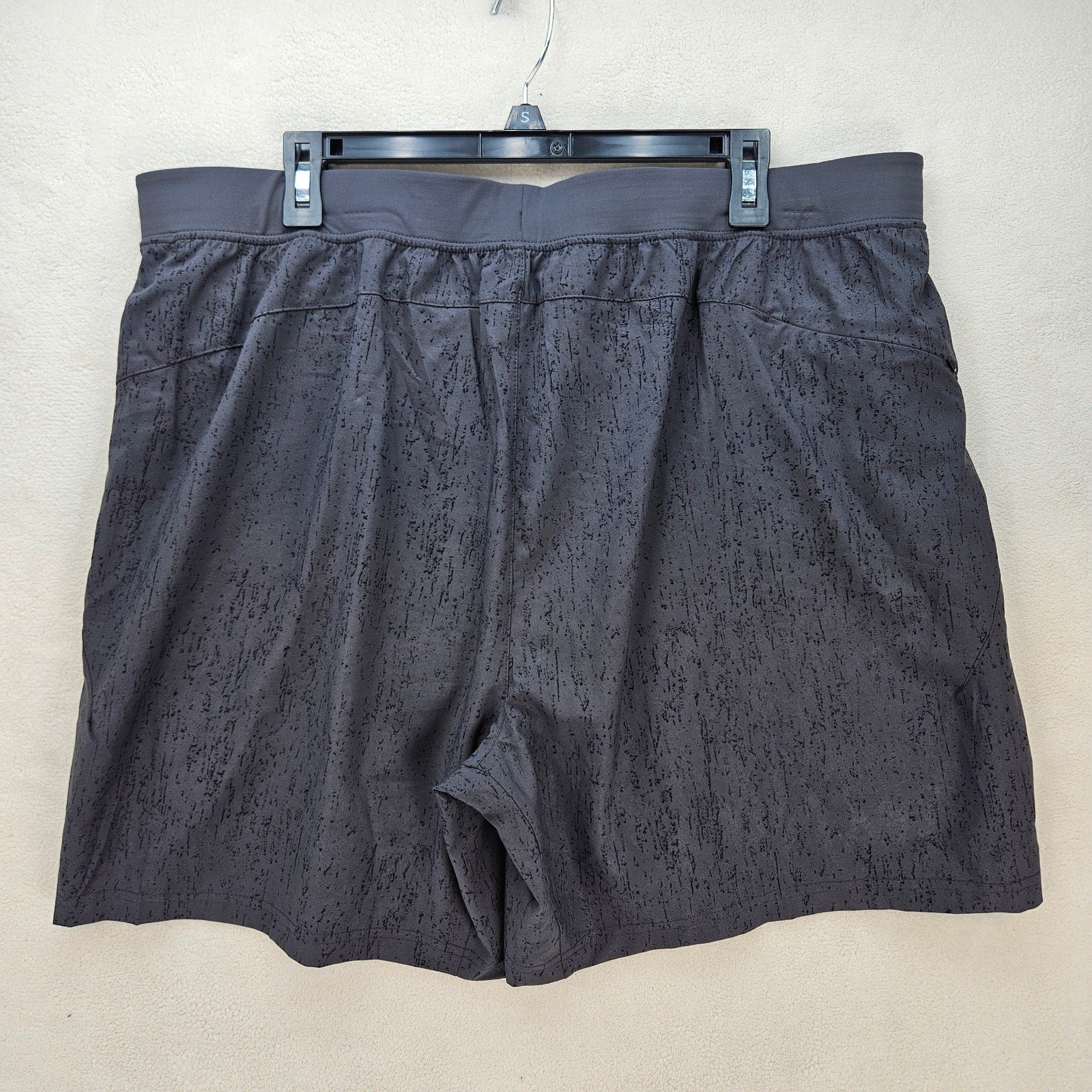 VRST MEN'S XXL 7 IN INSEAM LINED PRINT SCRATCH GRAPHIC CHARCOAL NWT