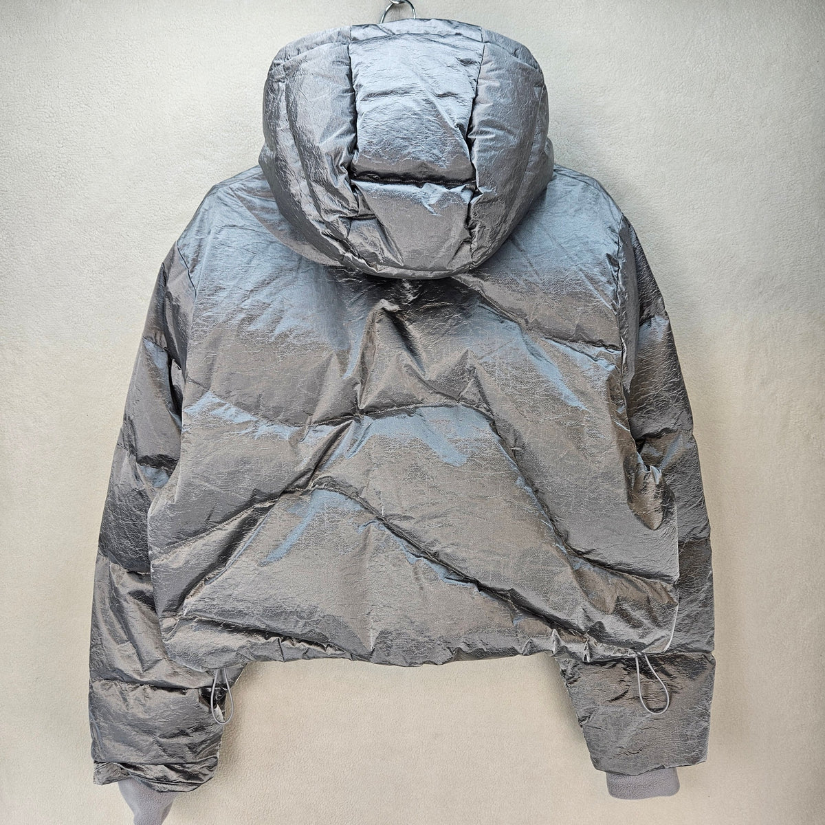NIKE WOMEN'S MEDIUM THERMA-FIT SWOOTH METALLIC SILVER DOWN JACKET IB2003-095