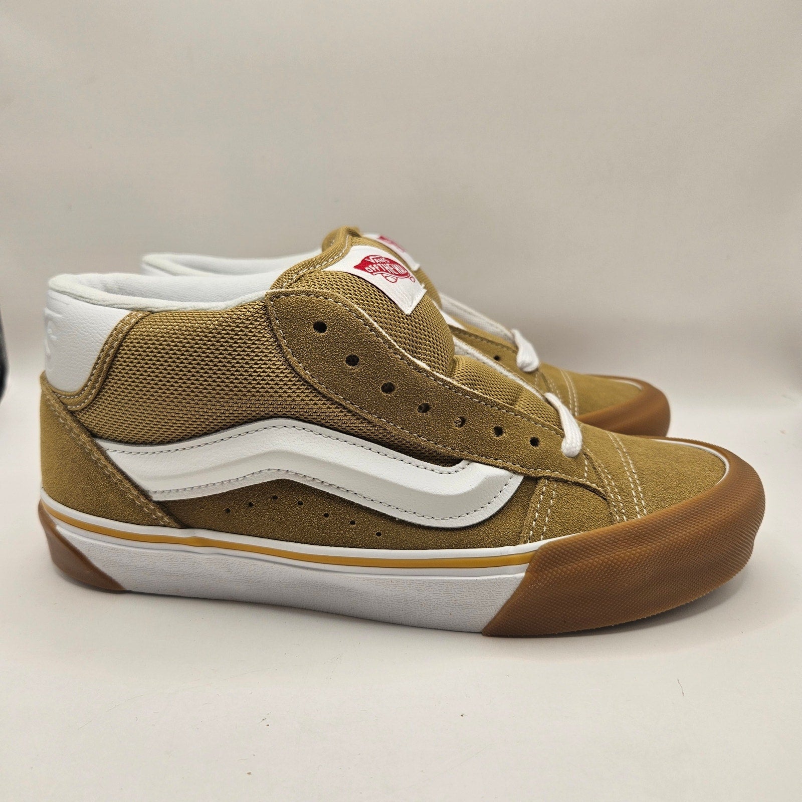 VANS WOMEN'S 8 KNU MID KHAKI GUM SKATEBOARDING SHOES NWOB