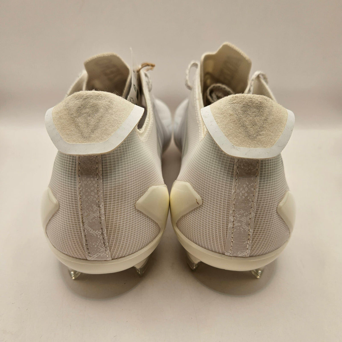 ADIDAS MEN'S 10.5 ELECTRIC FOOTBALL. CLEATS WHITE SILVER IE6286