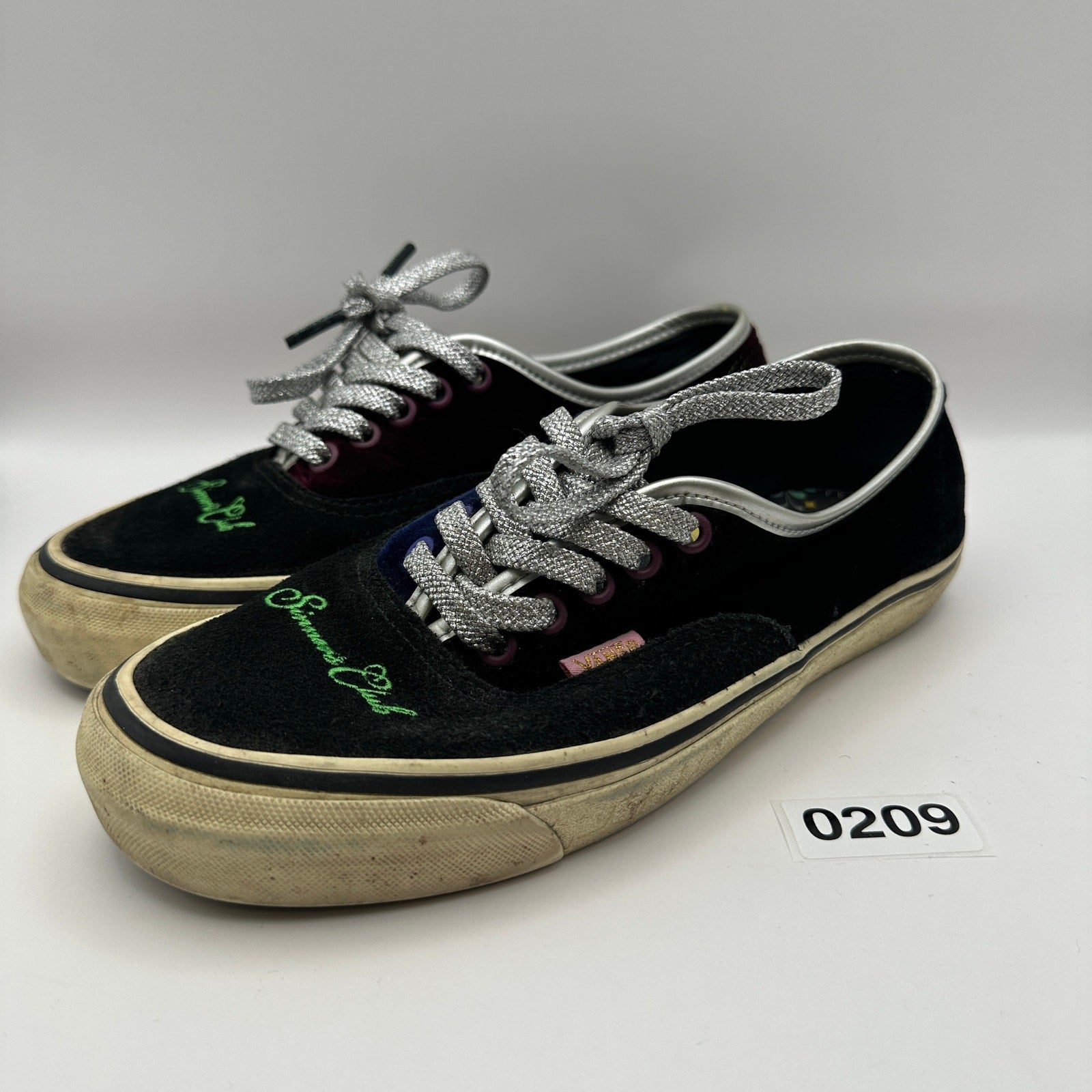 VANS Women's 8 Sinners Club Authentic Skateboard Sneaker