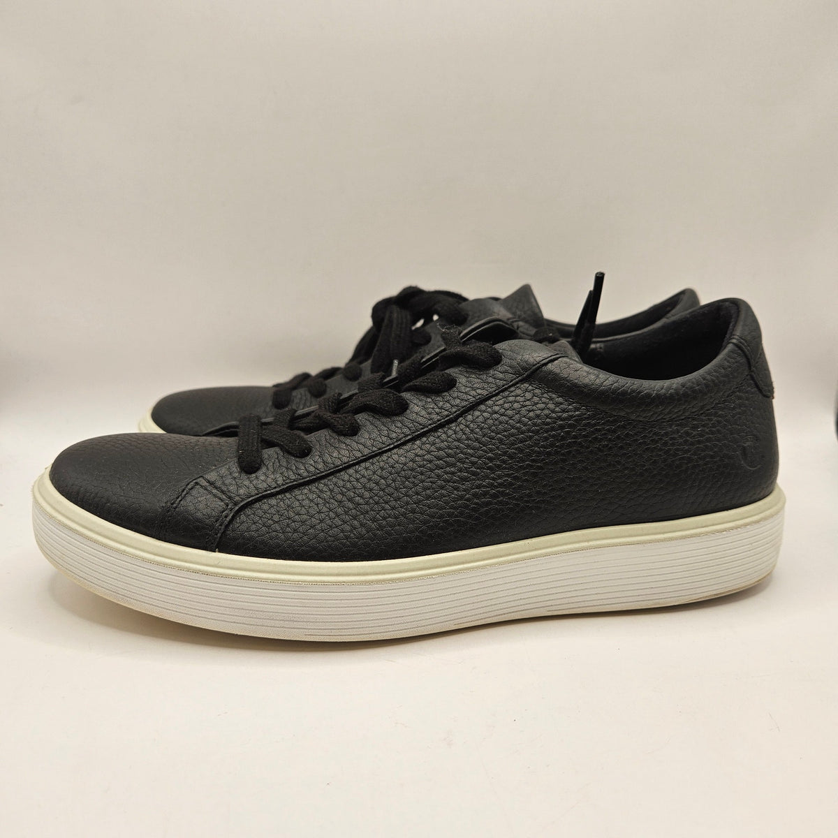 ECCO WOMEN'S 8.5 SOFT 60 LEATHER SNEAKER LOW TOP BLACK WHITE 58240401001
