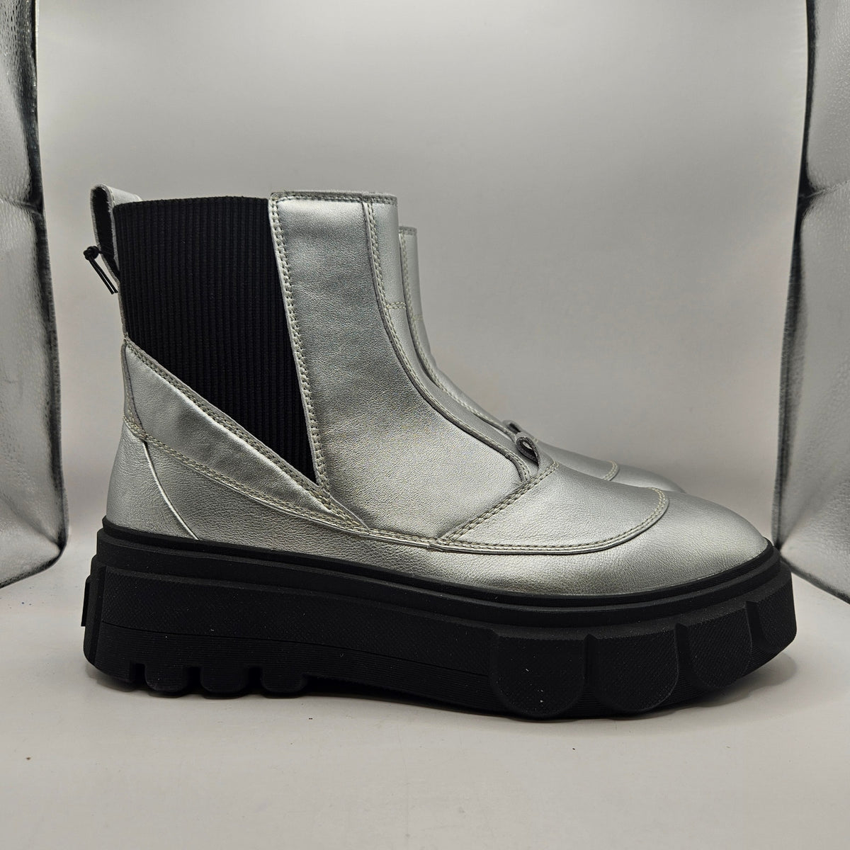 SOREL WOMEN'S 12 CARIBOU X BOOT CHELSEA SILVER BLACK NIB NL5014-034