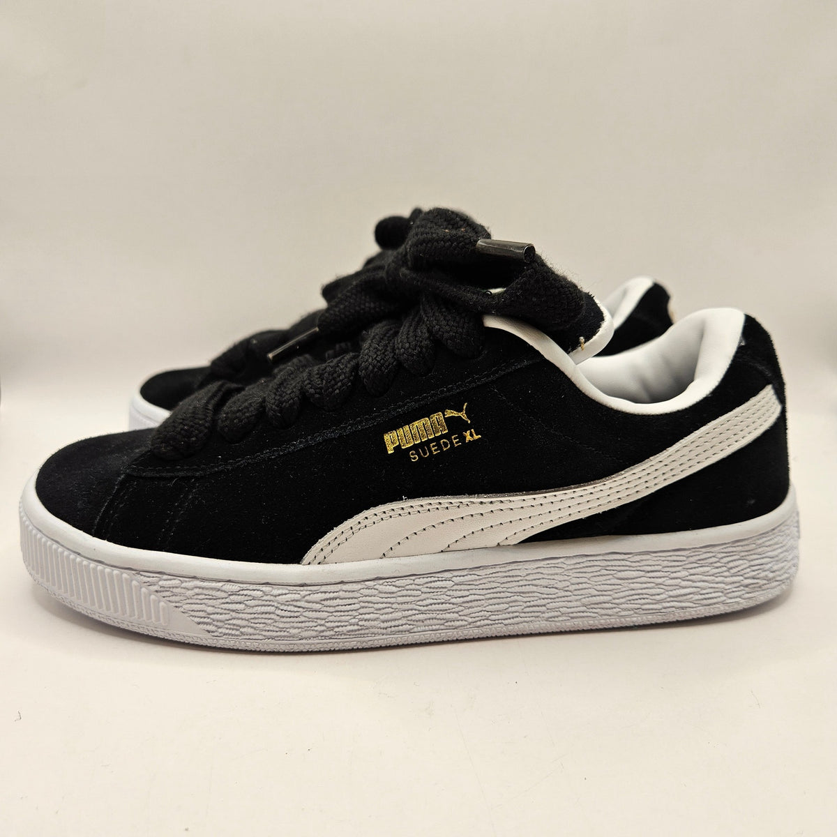 PUMA MEN'S 6 SUEDE XL BLACK WHITE LOW TOP SNEAKER 395205-02