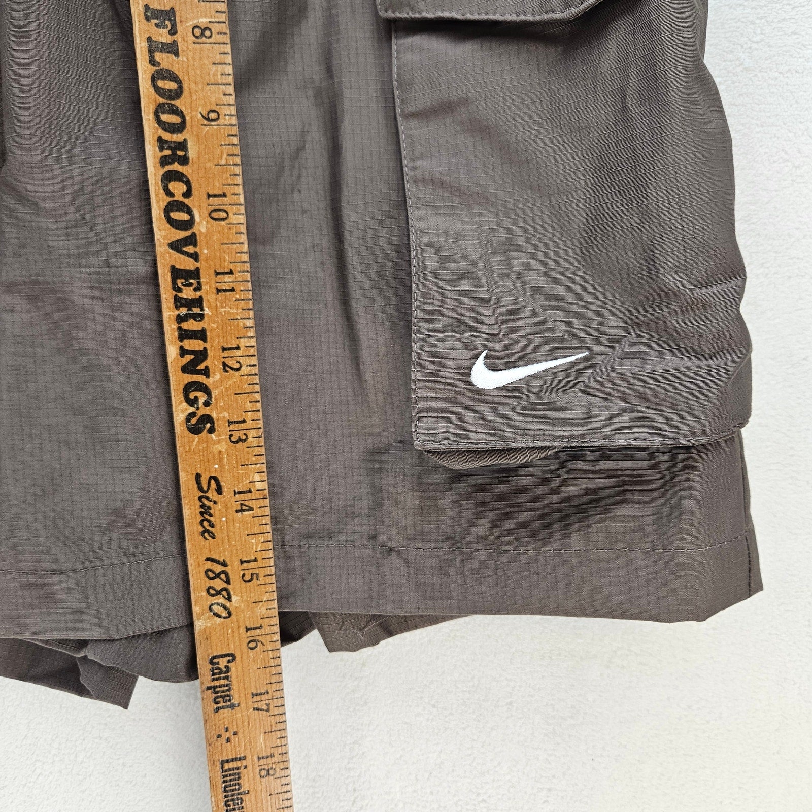 NIKE WOMEN'S SMALL NSW ESSENTIAL WOVEN 5" CARGO SHORTS BROWN NWT HM6982-010