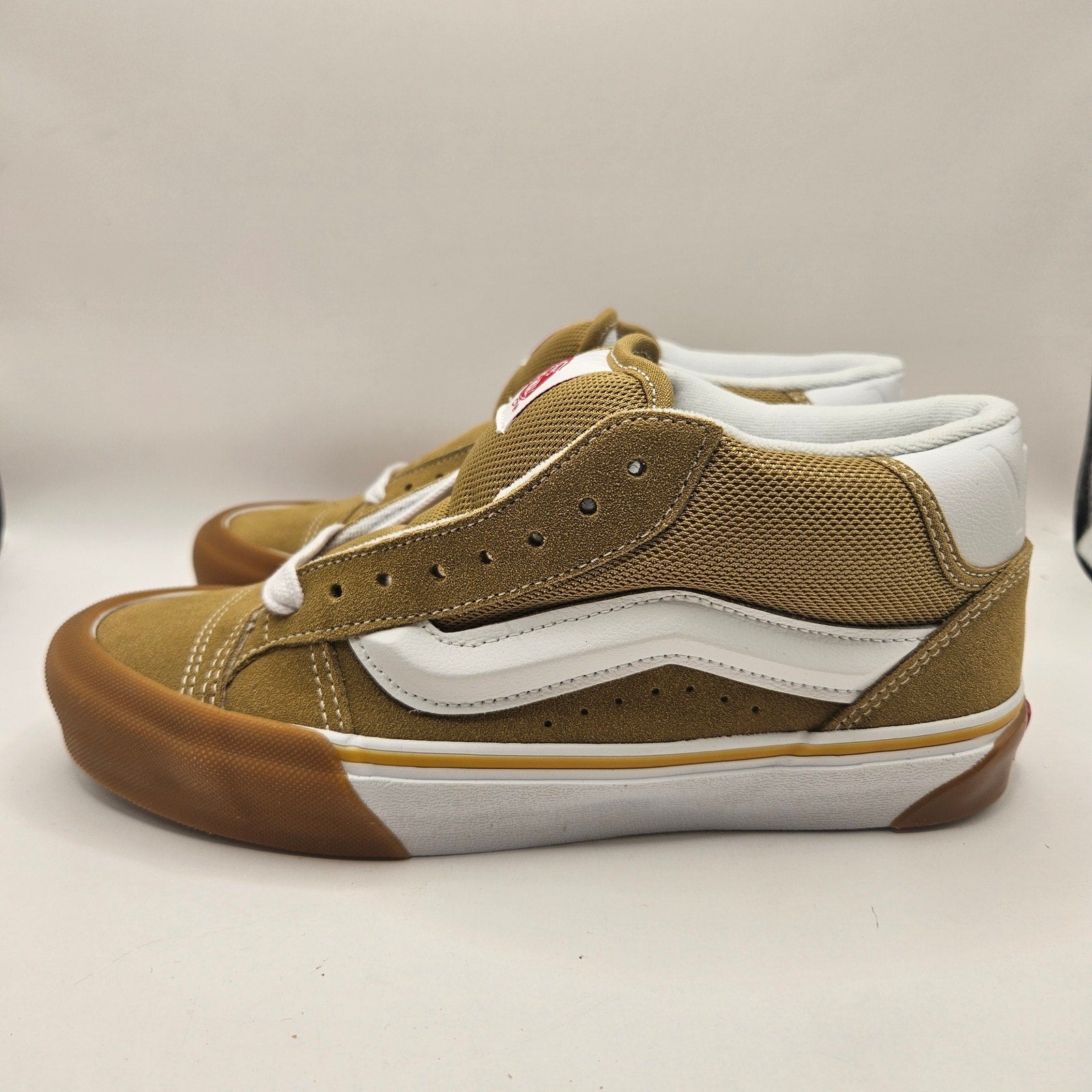VANS WOMEN'S 8 KNU MID KHAKI GUM SKATEBOARDING SHOES NWOB