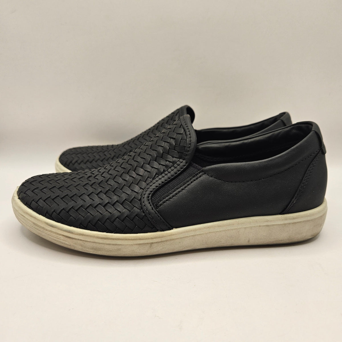 ECCO WOMEN'S EURO 37 SOFT 7 WOVEN FRONT SLIP ON BLACK LIGHTWEIGHT SNEAKER