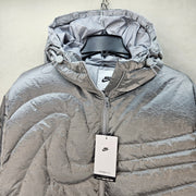 NIKE WOMEN'S MEDIUM THERMA-FIT SWOOTH METALLIC SILVER DOWN JACKET IB2003-095