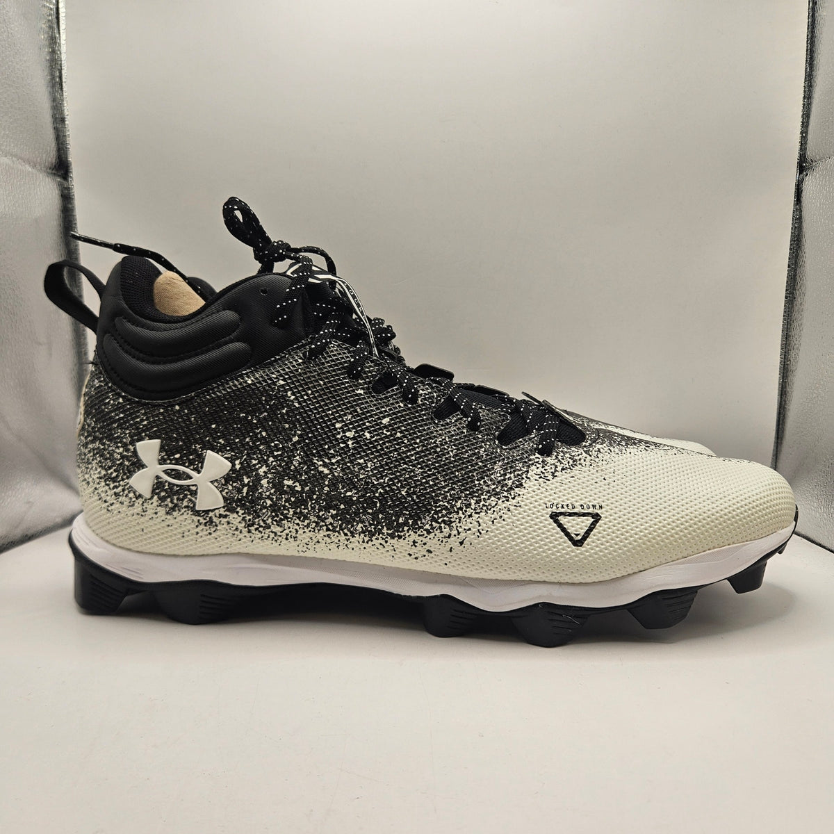 UNDER ARMOUR MEN'S 16 SPOTLIGHT FRANCHISE 2.0 FOOTBALL CLEATS NWOB BLACK WHITE