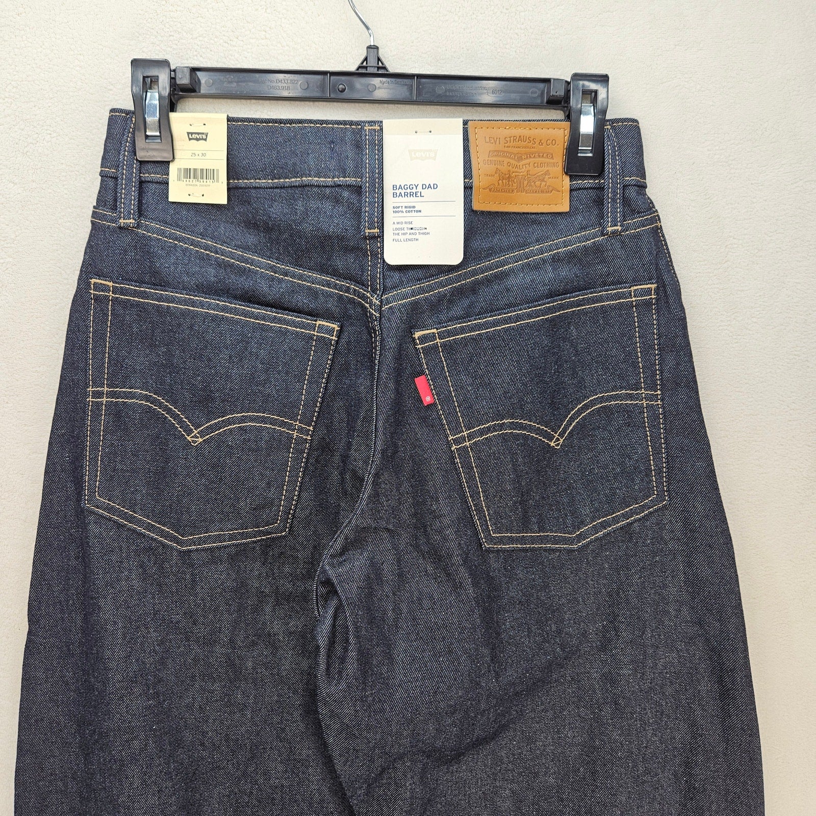 LEVI'S WOMEN'S 25X30 PREMIUM BAGGY DAD BARREL JEANS DARK INDIGO BLUE DENIM NWT