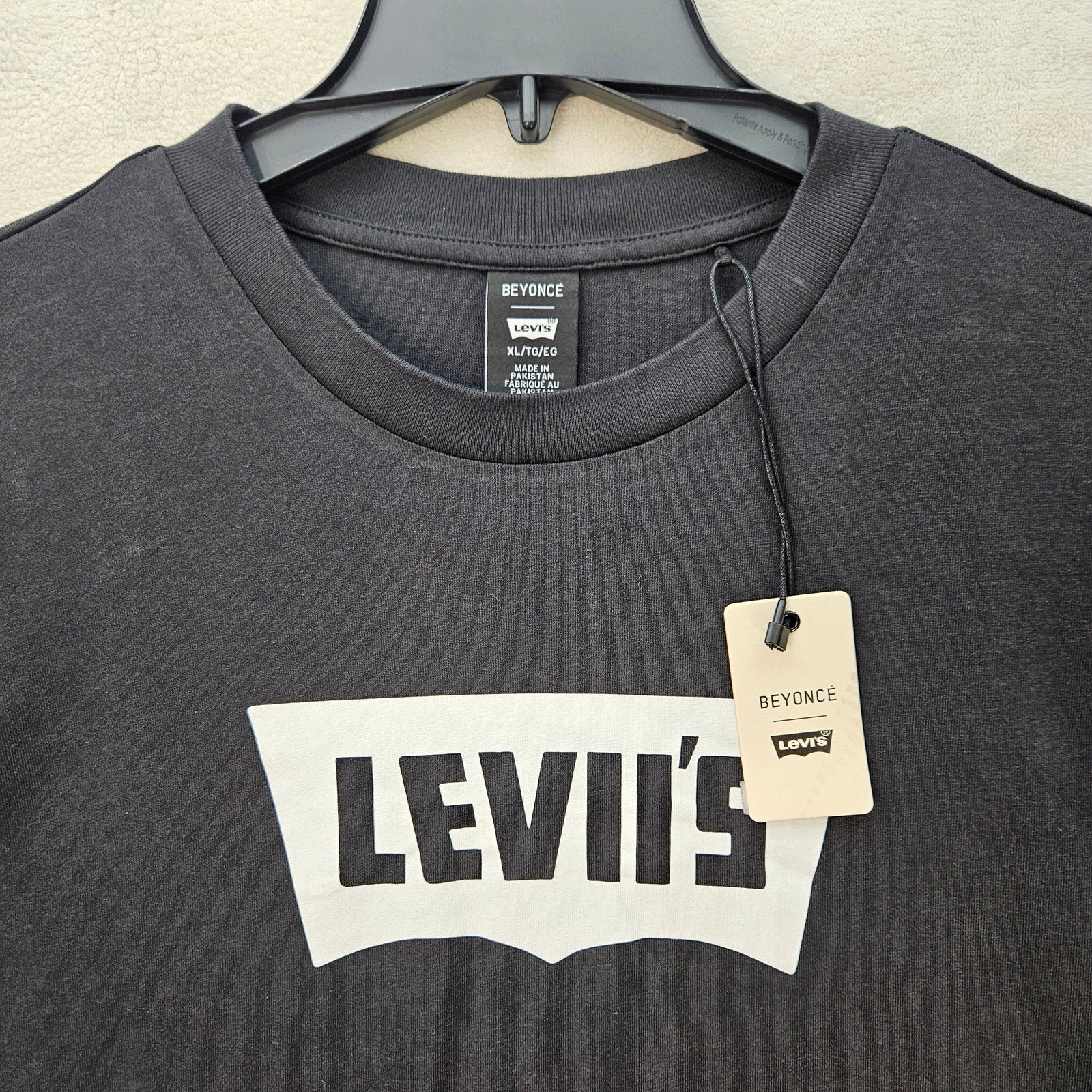 LEVI'S X BEYONCE SIZE XL BLACK VTG STYLE OG TSHIRT THICK MATERIAL NWT