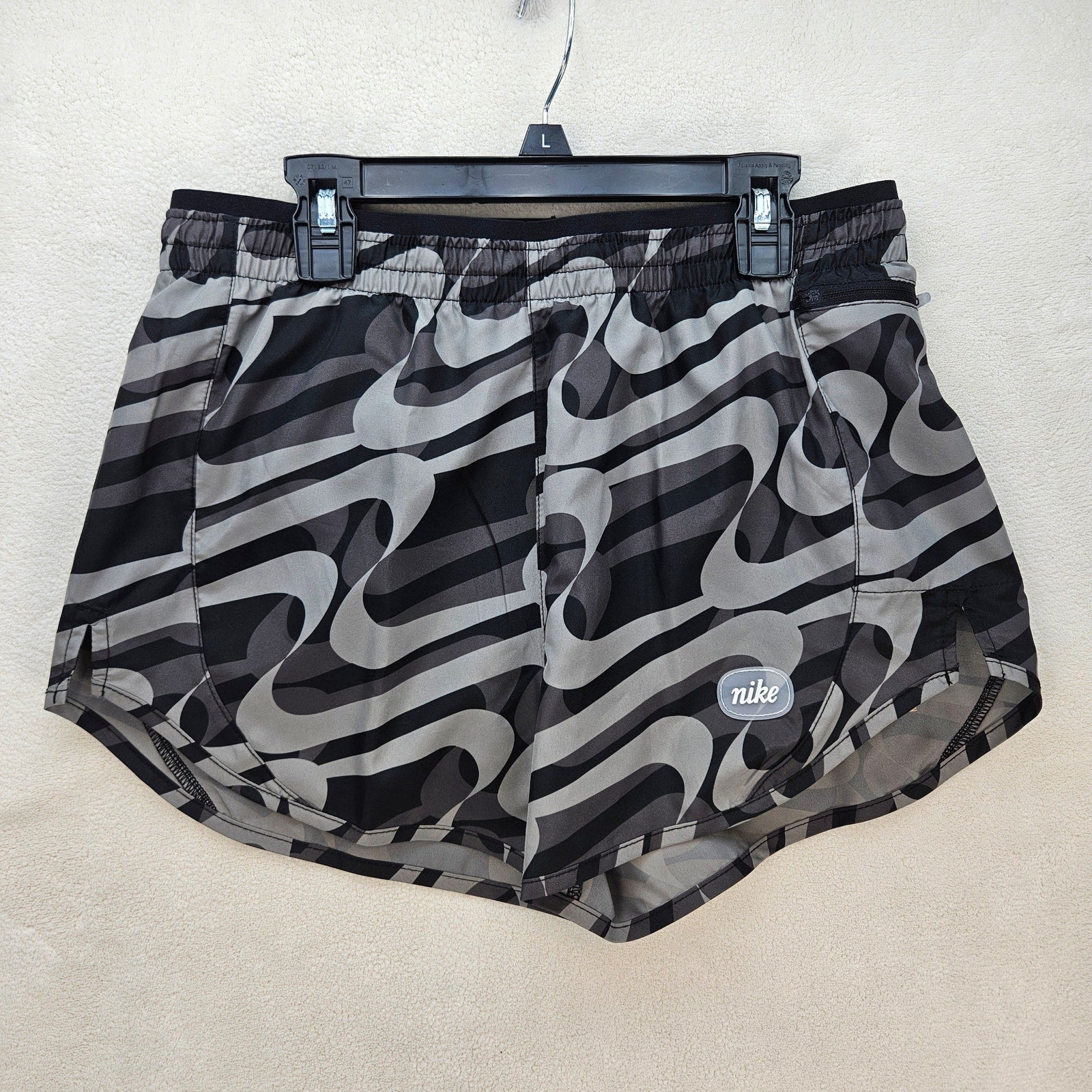 NIKE WOMEN'S S BLACK DRI FIT ICON CLASH TEMPO LUXE RUNNING SHORTS DQ6117-010